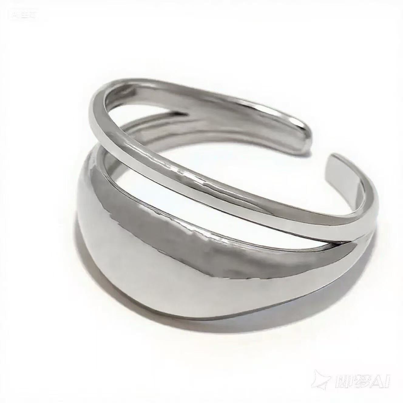 Anello in argento con due rami sottili, lisci e bombati