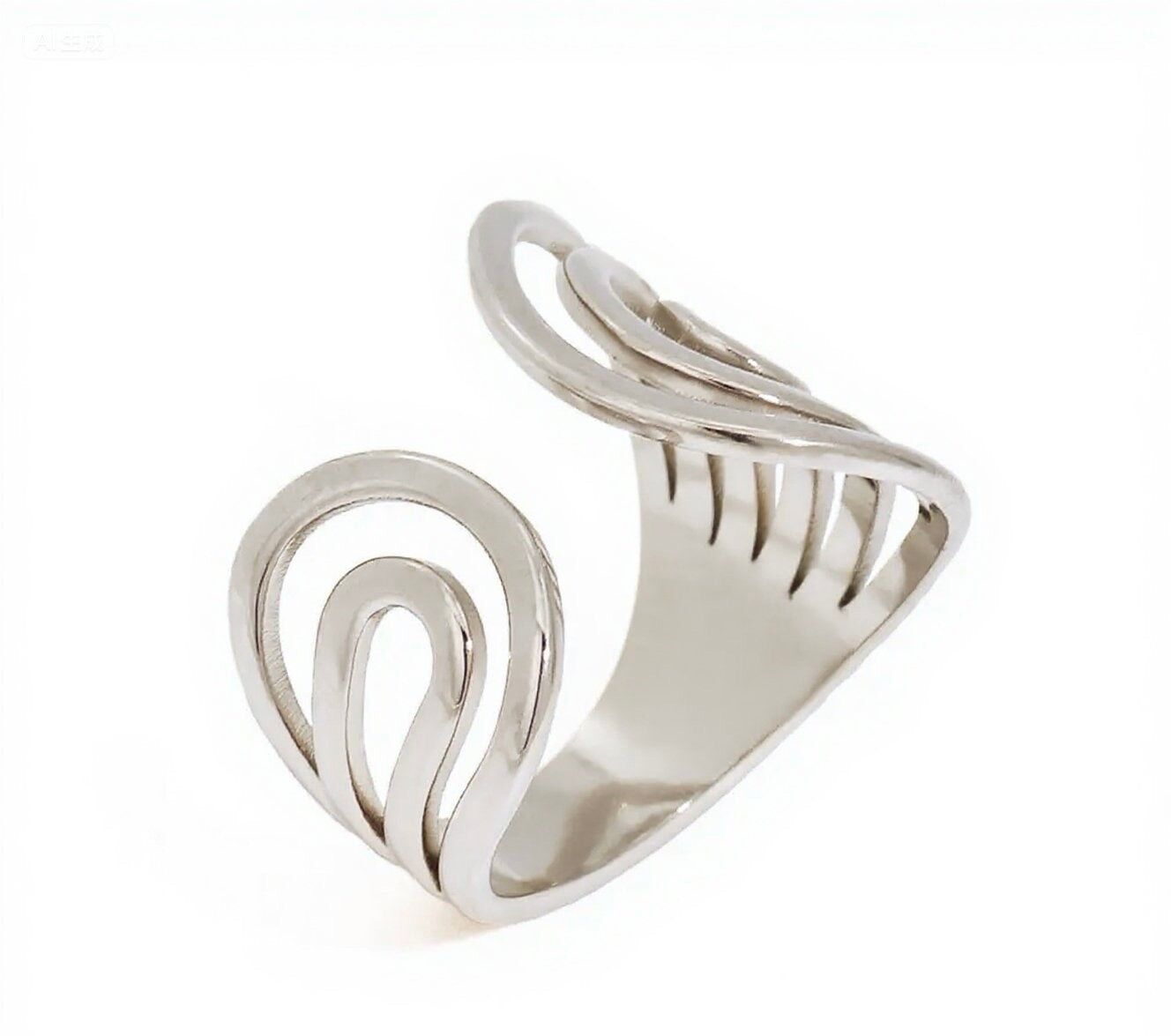 Anello in argento con frontale traforato regolabile e design a doppia onda