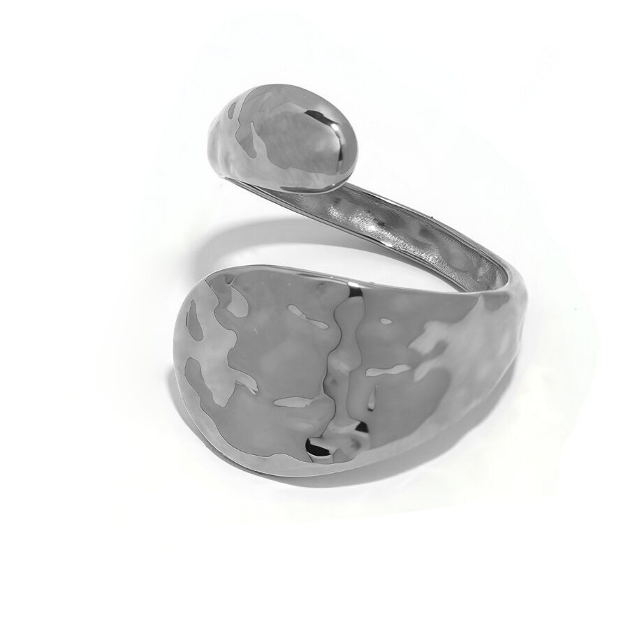 Anello di apertura frontale regolabile, argento martellato, asimmetrico