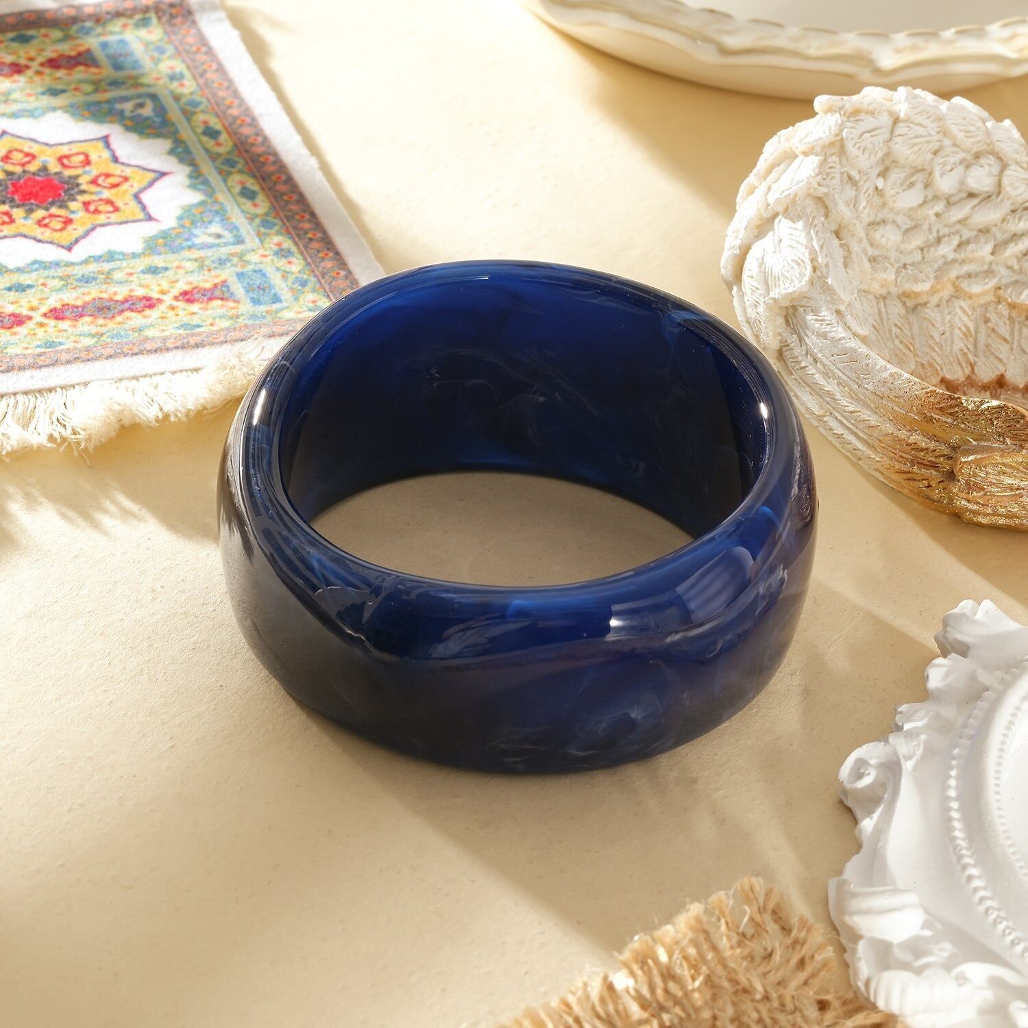 Bracciale rigido spesso in resina marmorizzata blu