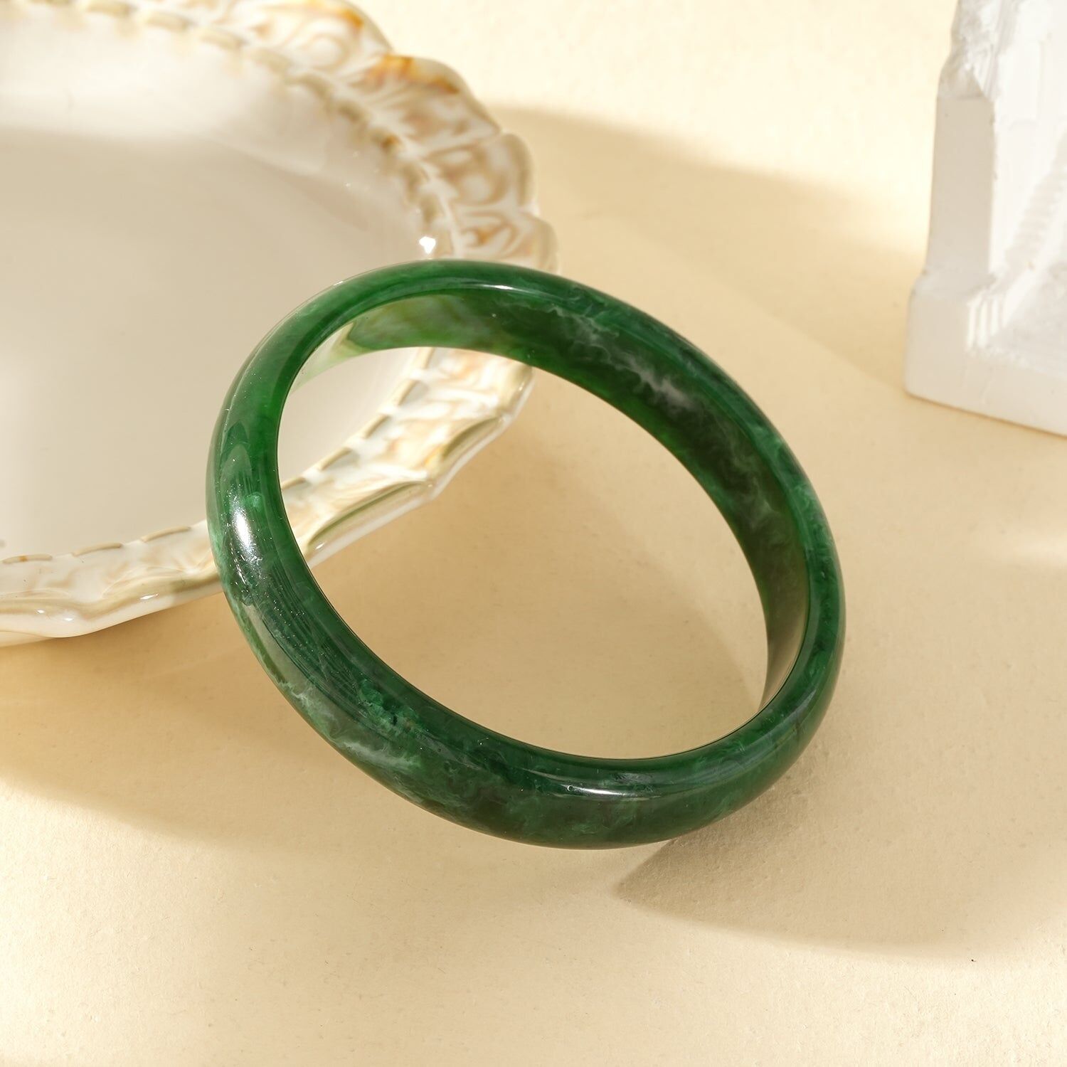 Bracciale rigido rotondo, semisottile, in resina marmorizzata verde