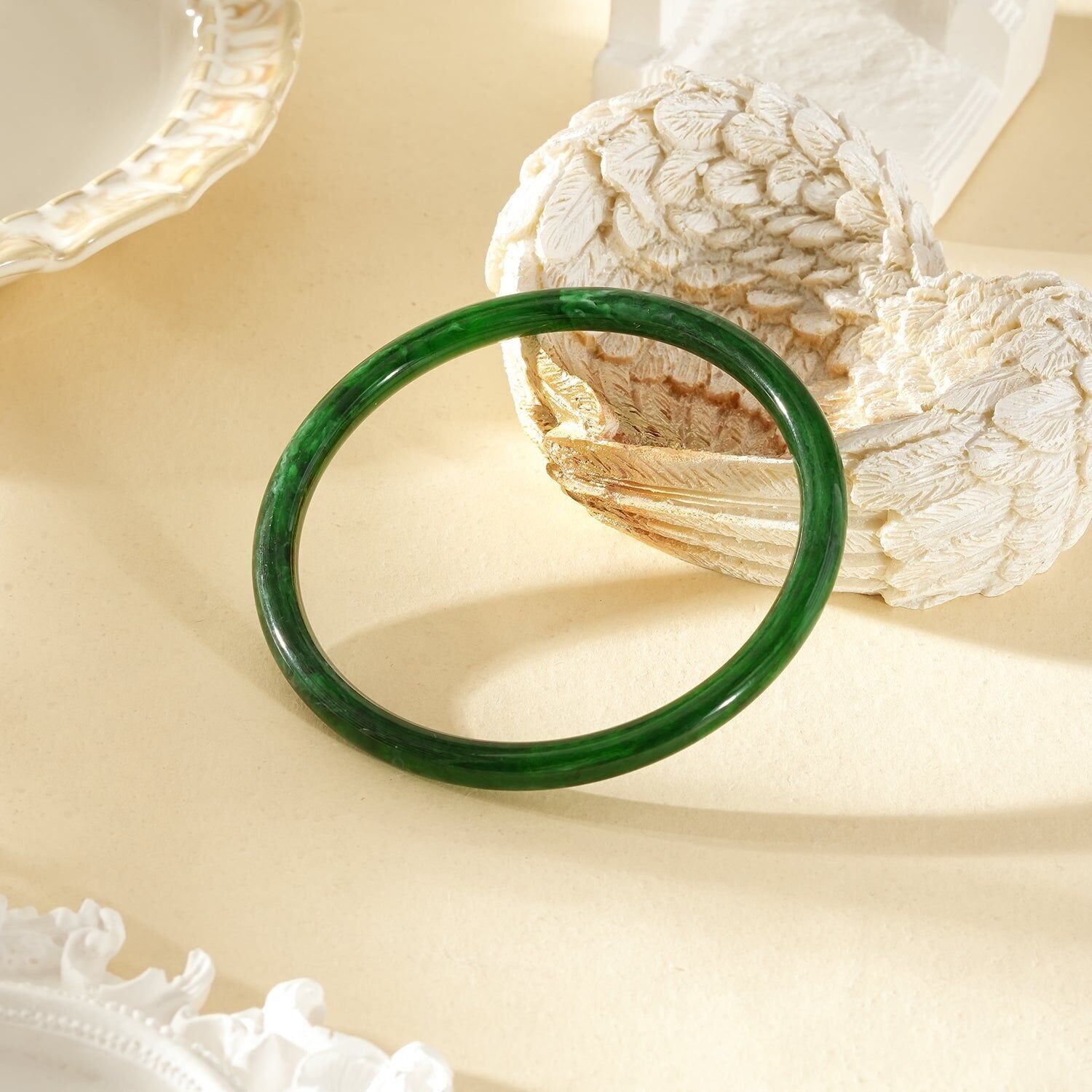 Bracciale rigido rotondo, sottile, in resina verde marmorizzata