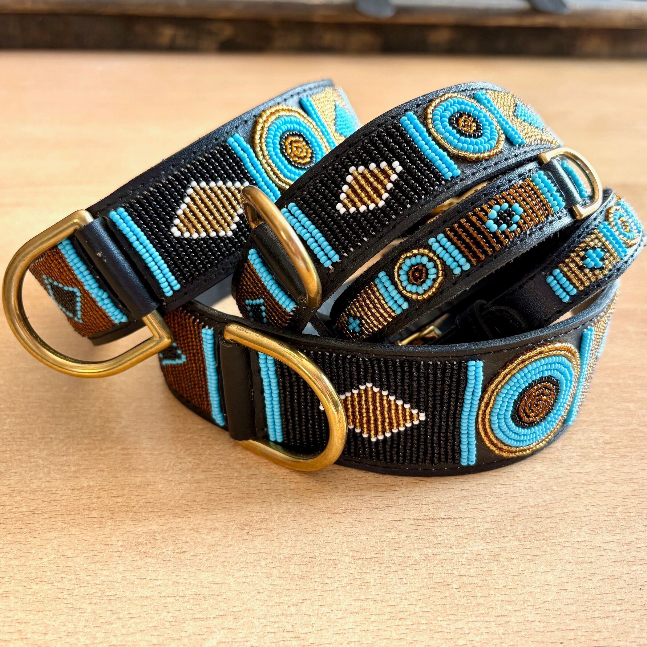 Collier BAHARI pour chien en cuir et tissage de perles Maasaï