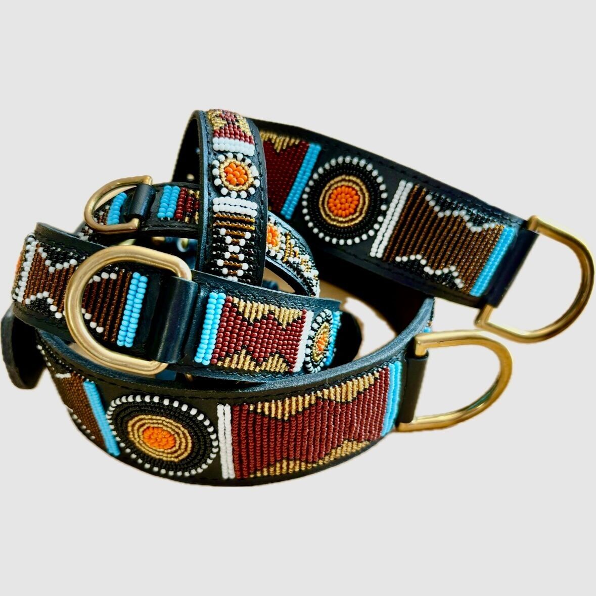 Collier KIHINDI pour chien en cuir et tissage de perles Maasaï