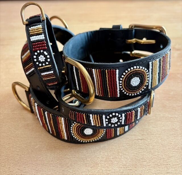 Collier CHOKOLETI pour chien en cuir et tissage de perles Maasaï