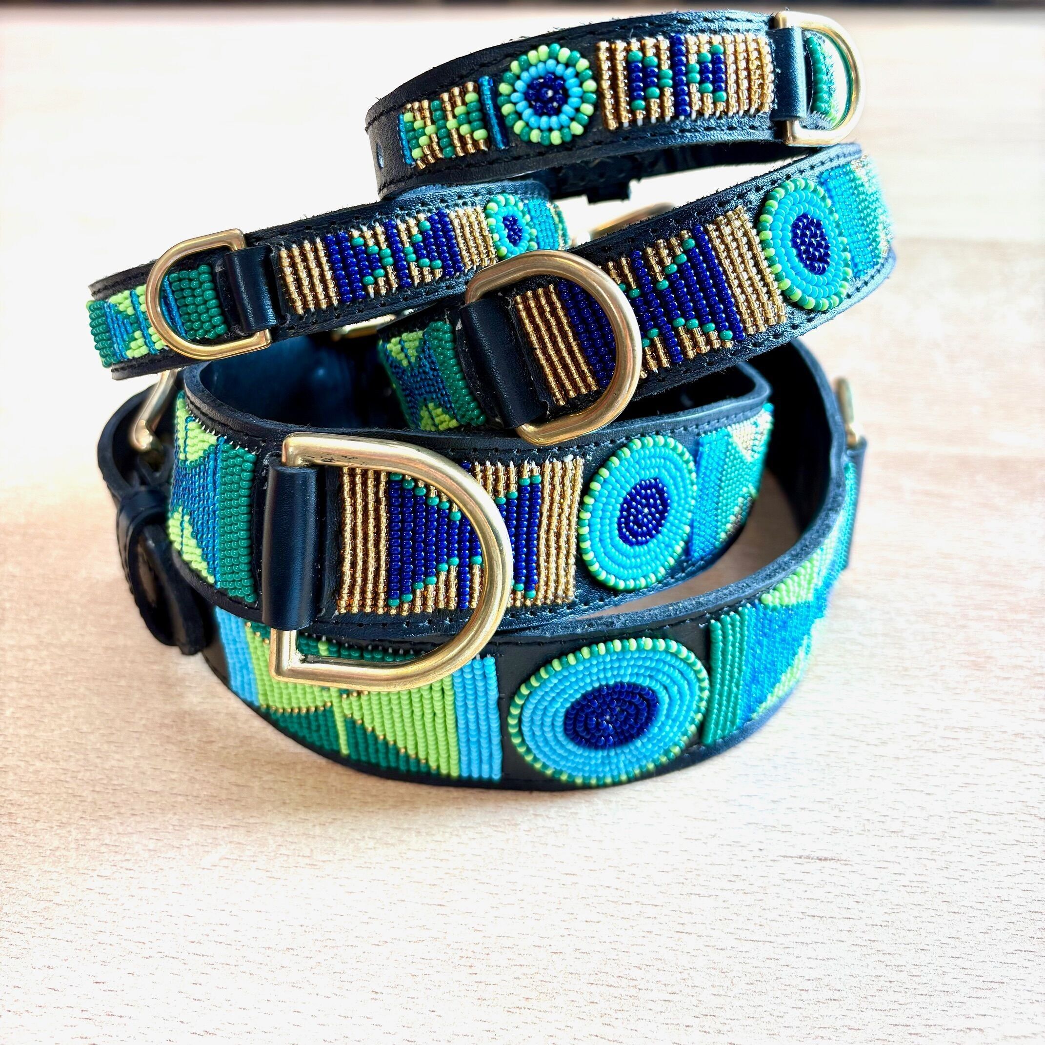 Collier TAUSI pour chien en cuir et tissage de perles Maasaï