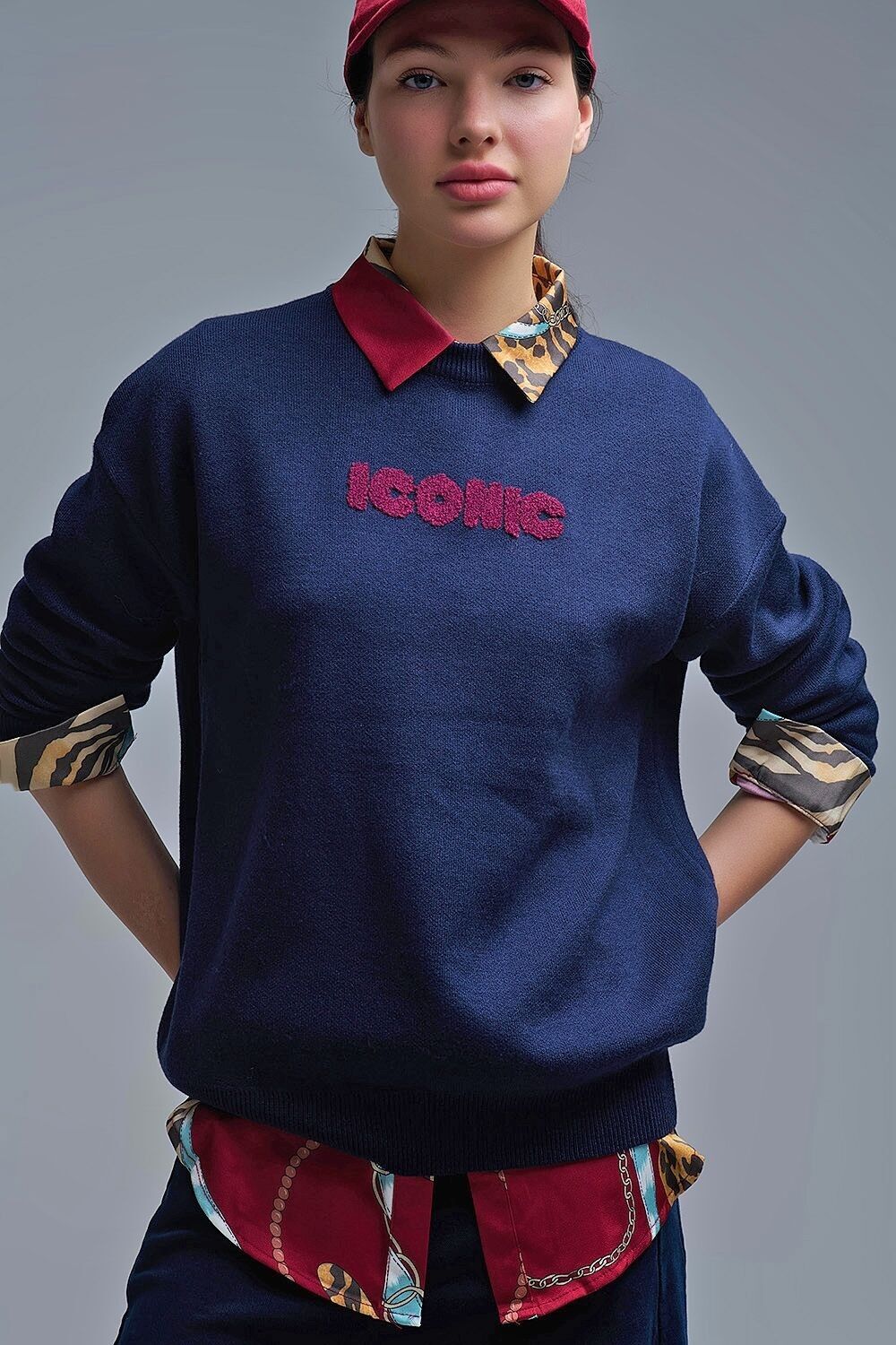 Maglione ICONIC ricamato con stampa posteriore Global Tour in blu navy