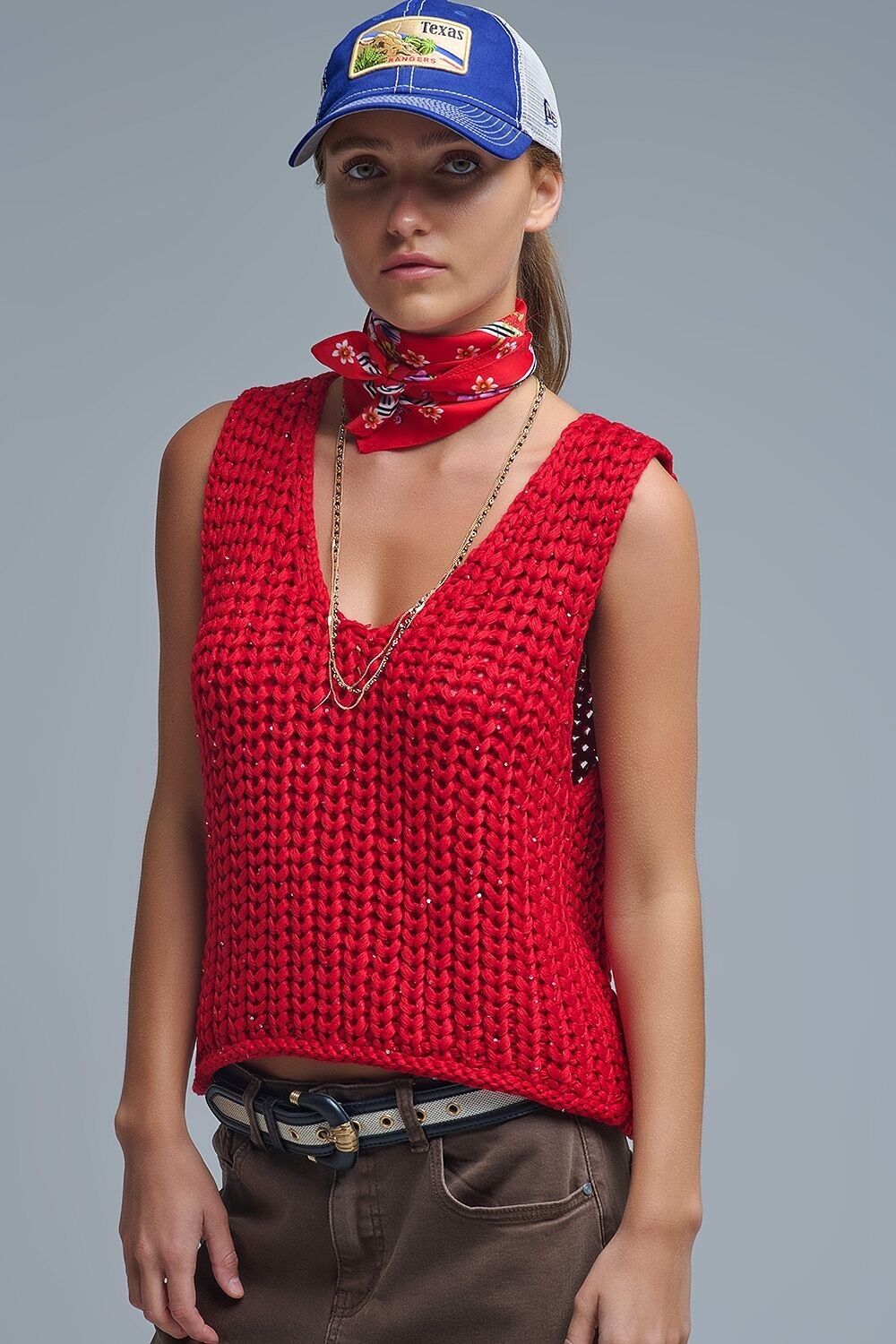 Gilet corto all'uncinetto in rosso con filo di paillettes