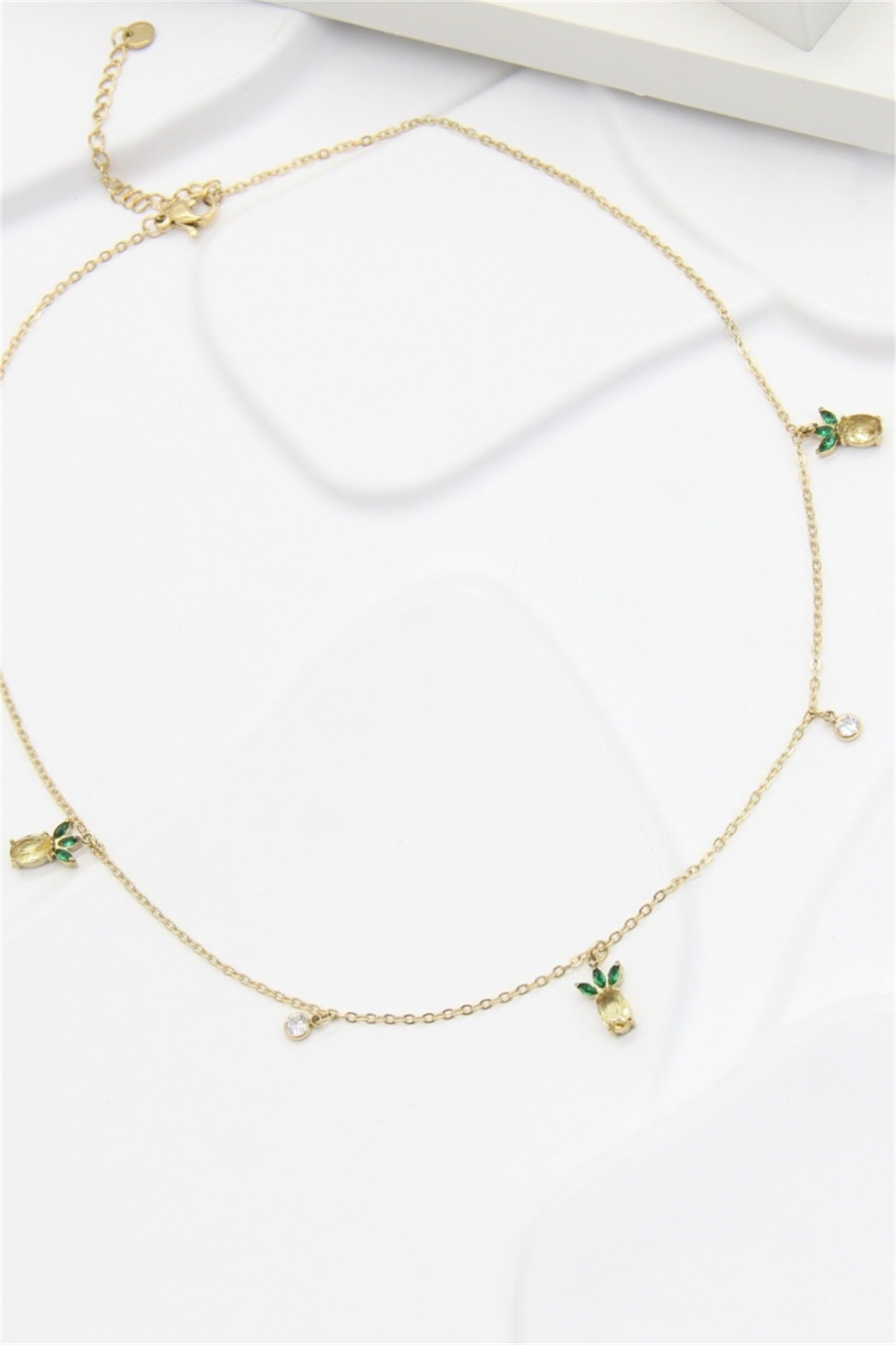 Halskette mit Ananas-Anhänger aus goldfarbenem Edelstahl – Schicke und trendige Halskette