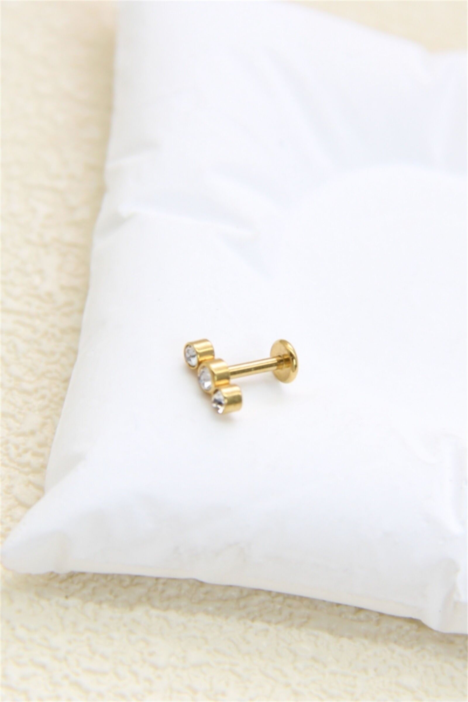 Vergoldeter Edelstahlring mit Strasssteinen – Ohr-, Nasen- oder Knorpelpiercing