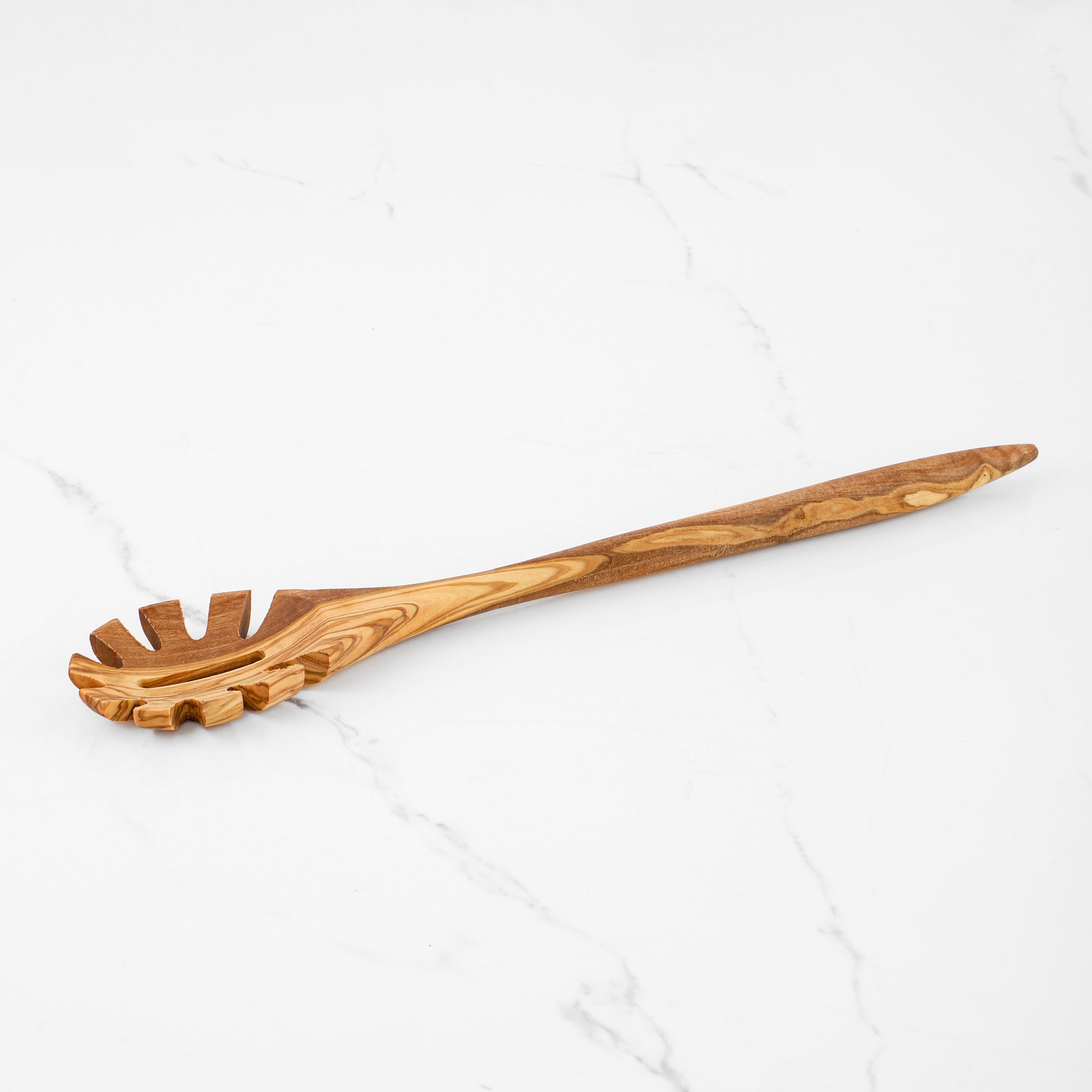 Cuillère à pâtes artisanales en bois d'olivier | Mit Spaghetti und Holz kochen