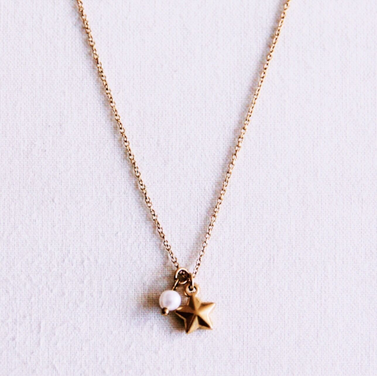 Collana raffinata con stella e mini perla