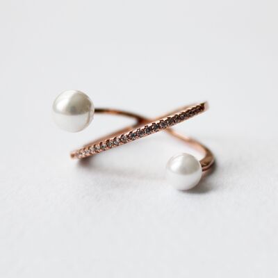 Rose Gold Ring with Pearl