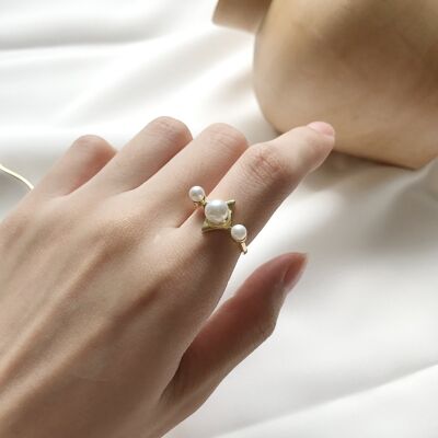Abstract Pearl Ring Gold