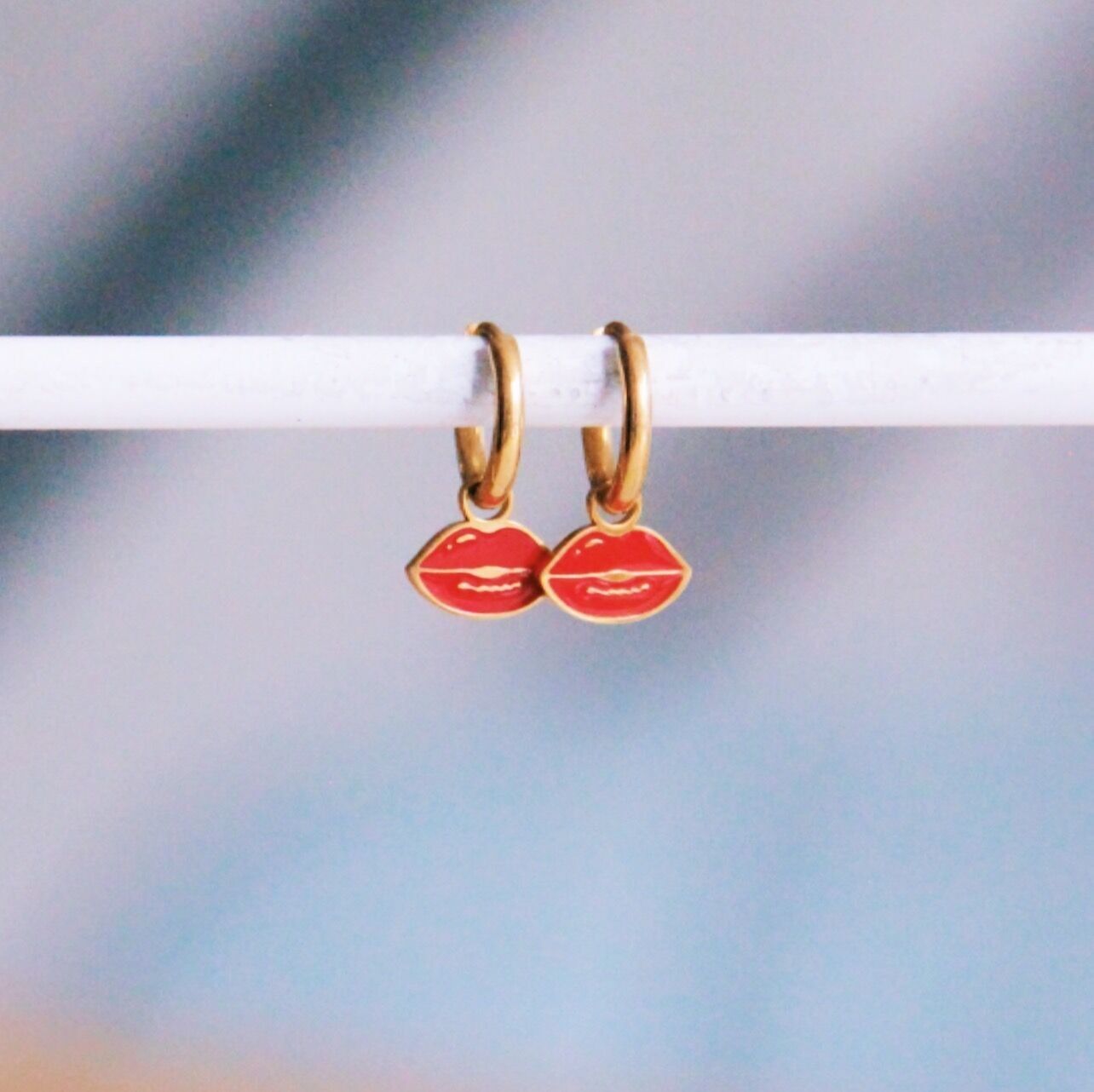 Aros de acero inoxidable con labios - dorado