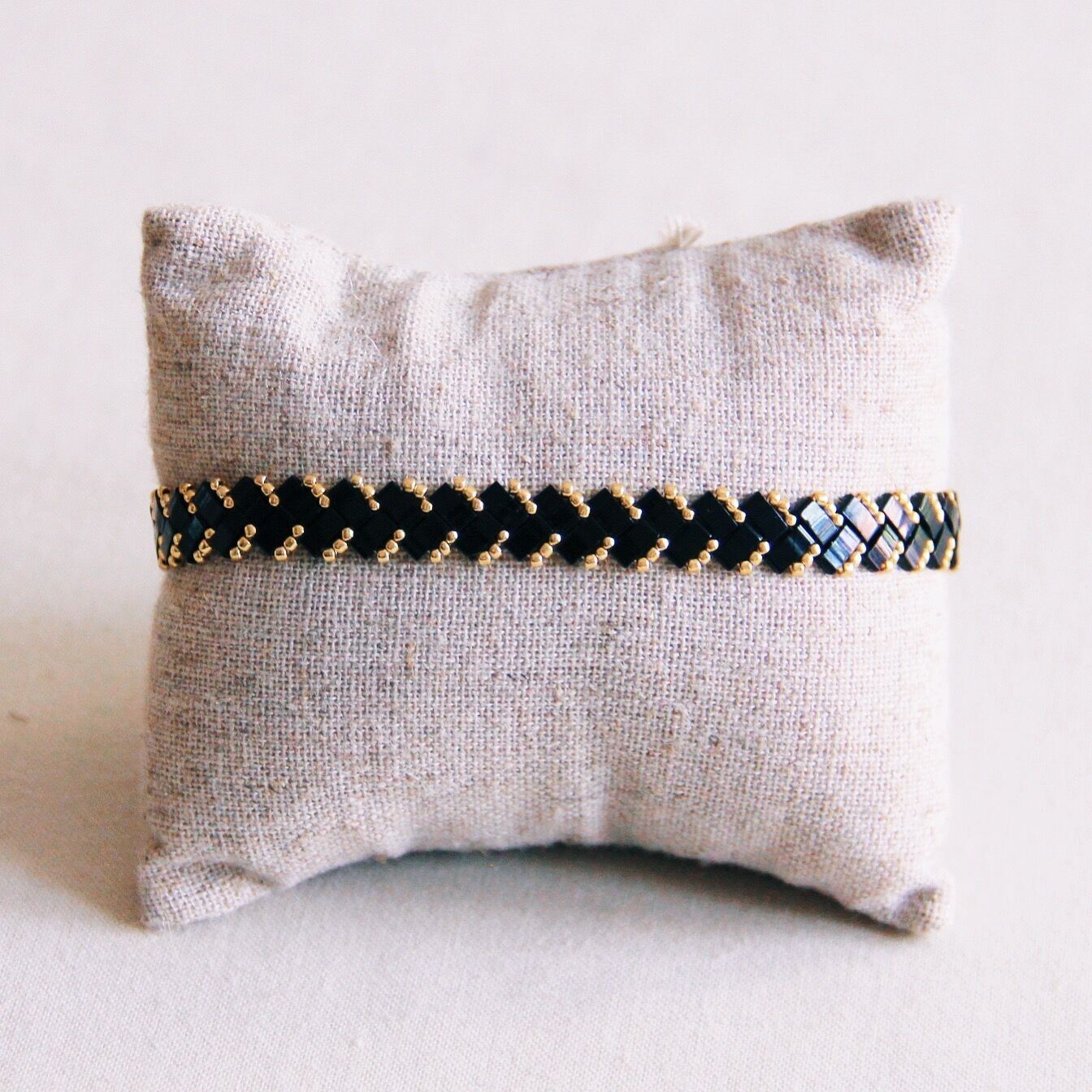 Bracciale intrecciato con perle di tilabead - nero