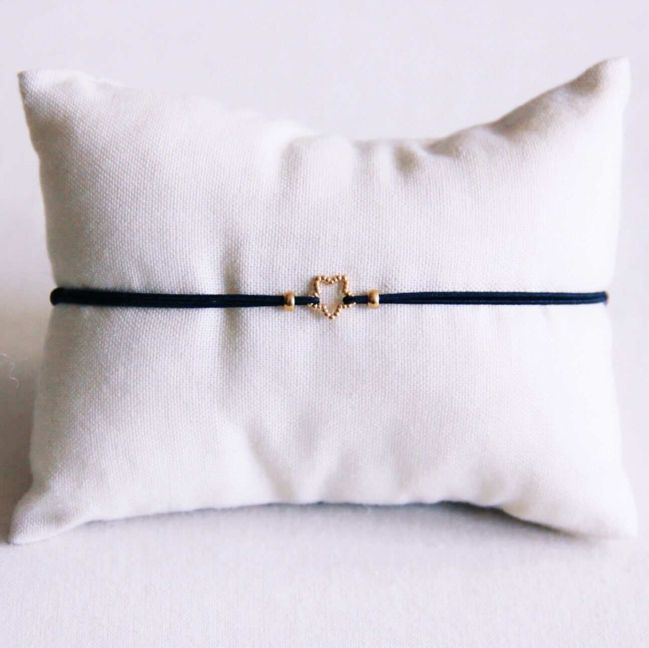 Pulsera elástica con estrella punteada - negra