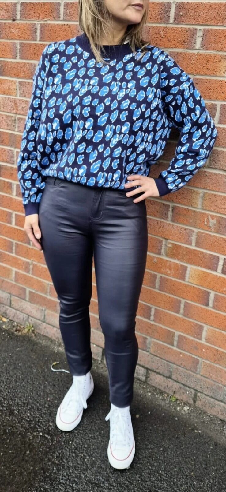 Vaqueros bielásticos con aspecto de cuero vegano