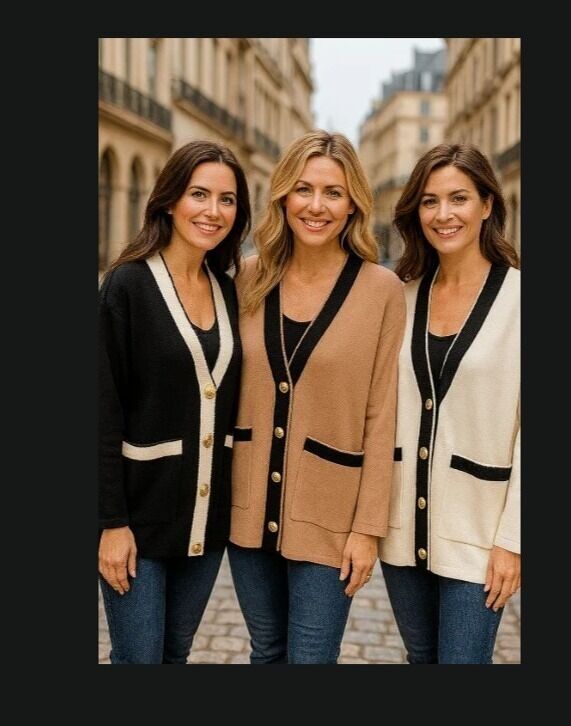 Abrigo con botones dorados