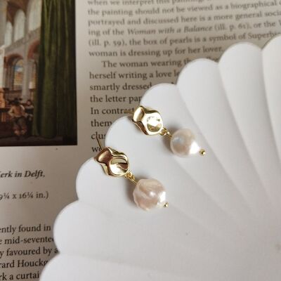 Baroque Natural Pearl Earrings Gold
