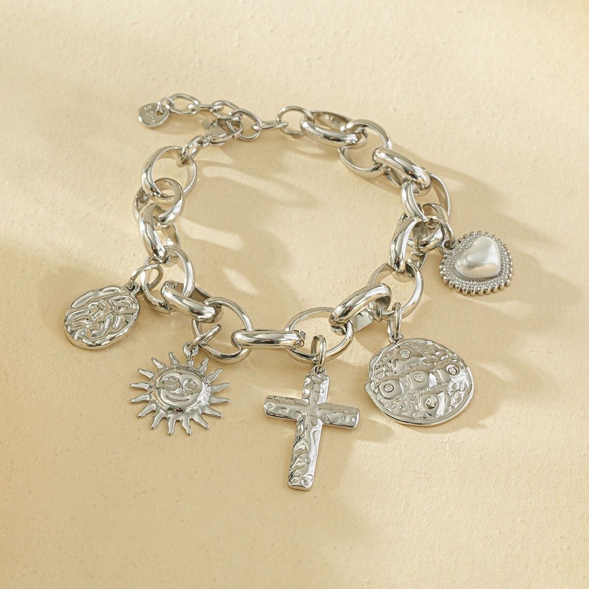 Bracciale a catena in argento con pendenti martellati