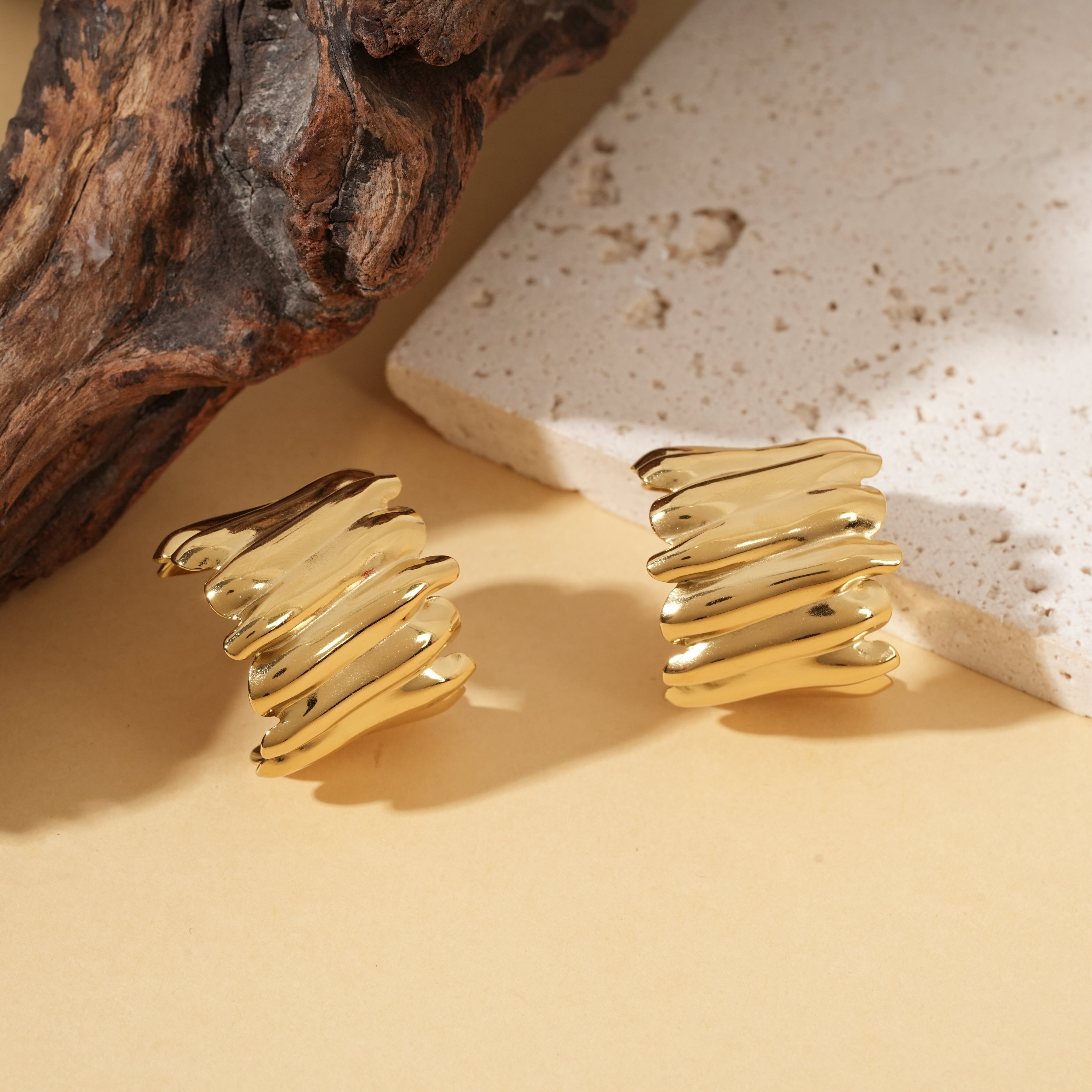 Orecchini a cerchio in oro spessi, lisci e aperti