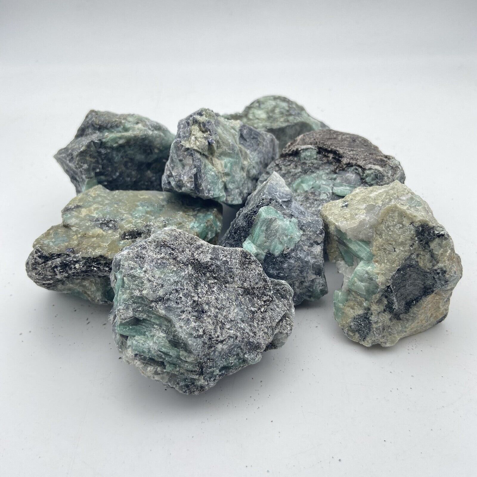 Pietre grezze - Smeraldo su quarzo