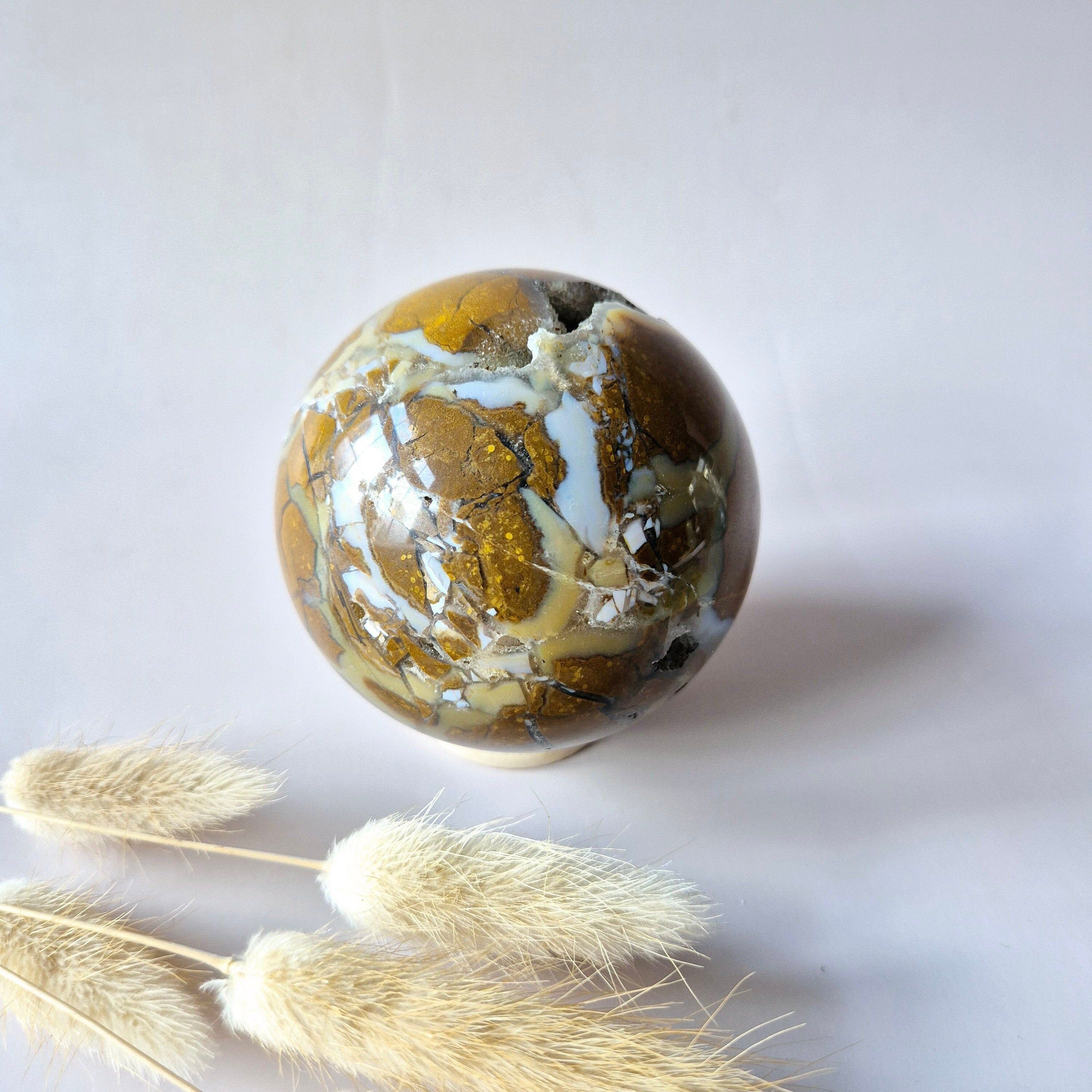 Edelsteinkugel aus Druzy-Achat – Harmonie, Frieden & positive Energie (502 g)