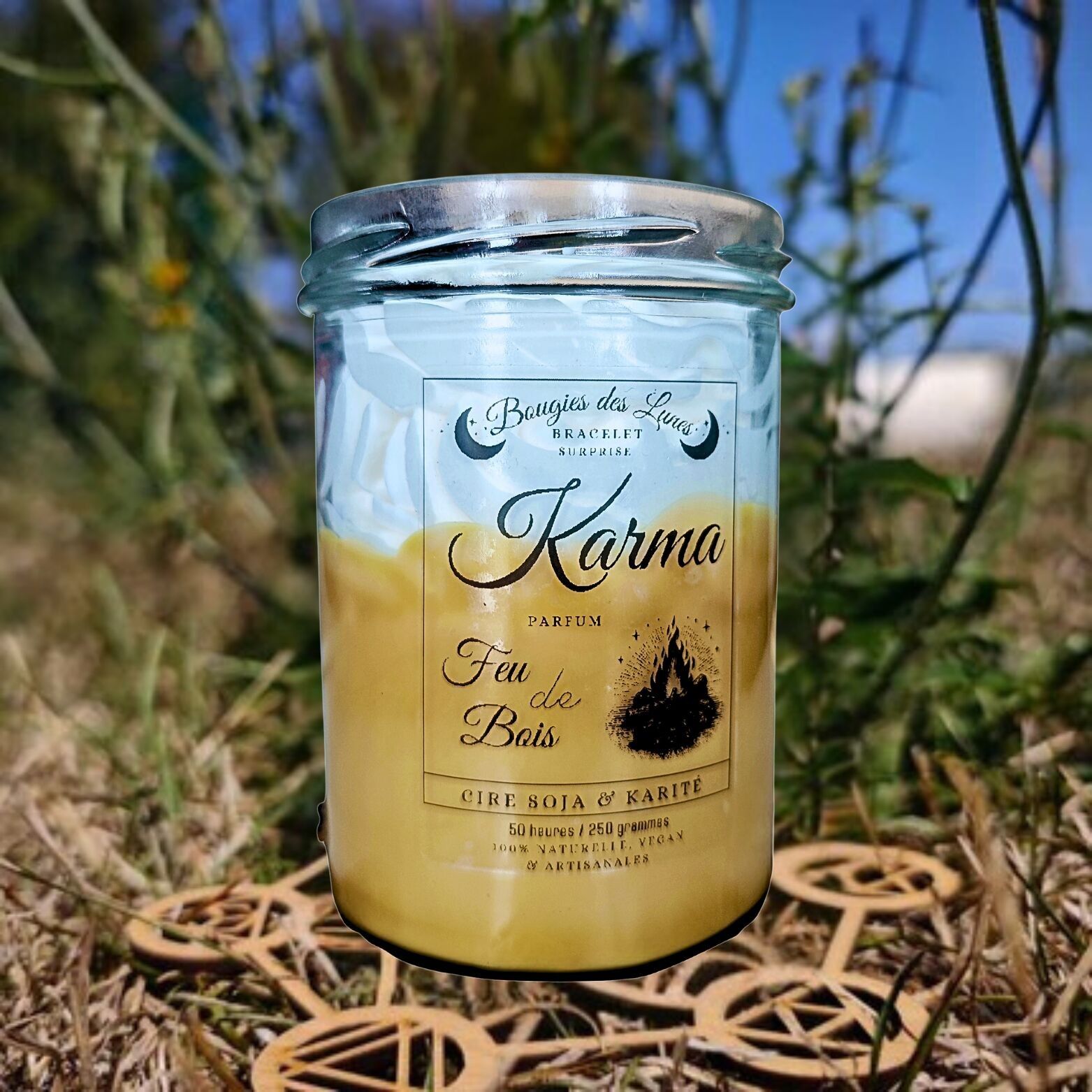 Karma Moon Schmuckkerze – Holzfeuer – Gourmet – Lithotherapie (250 g)