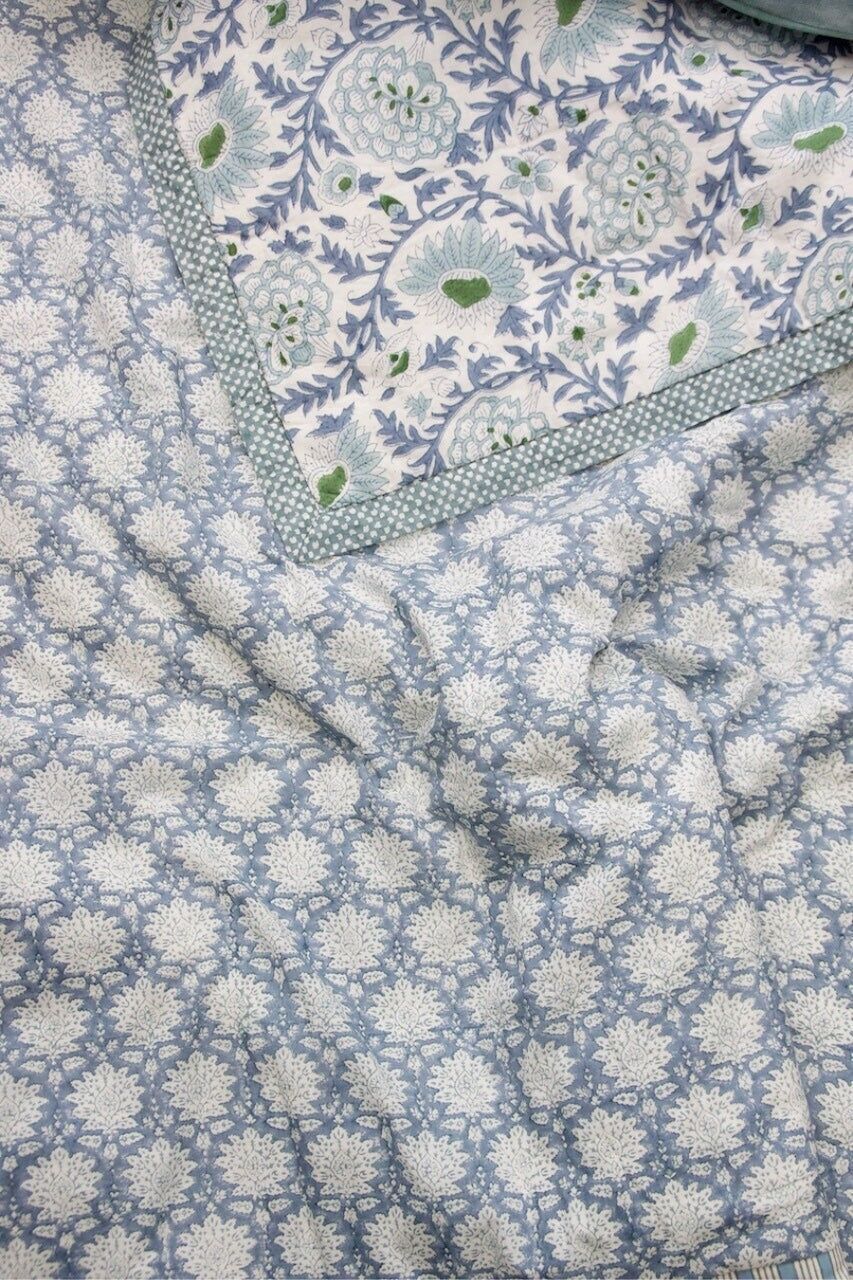 Handbedruckte Steppdecke | Luftiges Blau