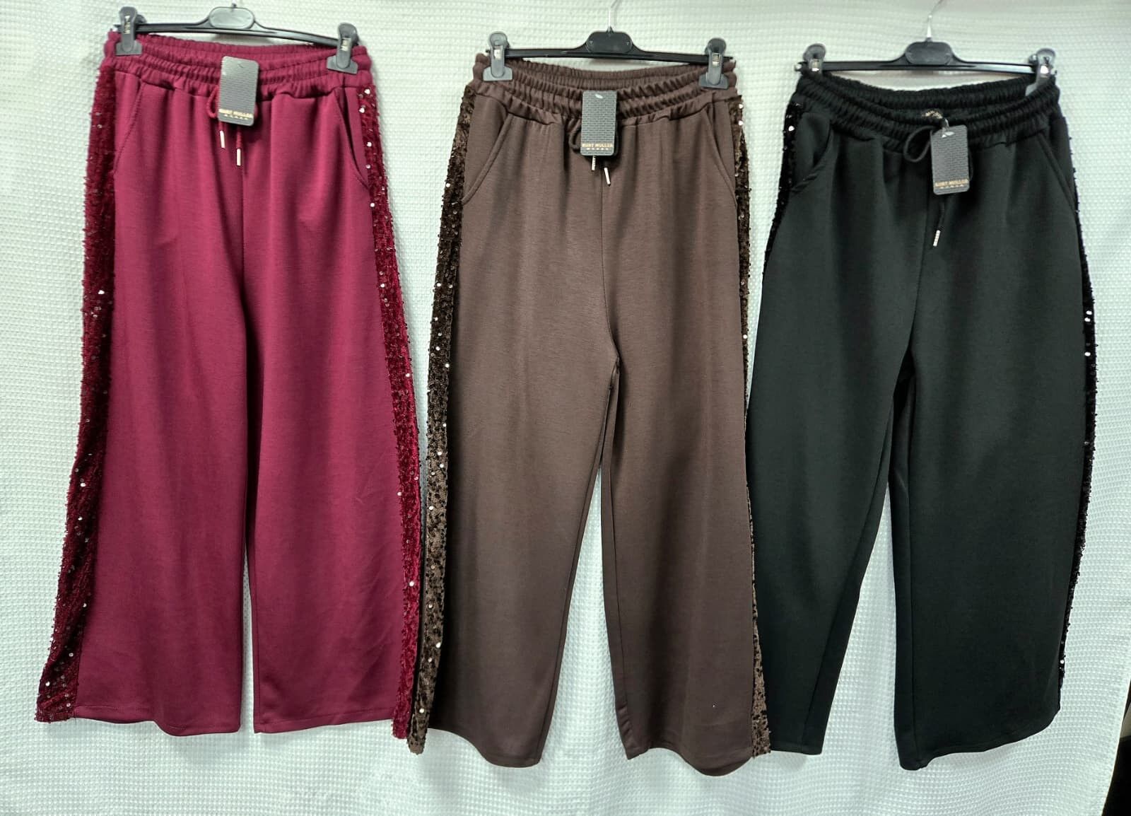 PANTALONI SCUBA A GAMBA LARGA CON FINITURE LATERALI IN PAILLETTES