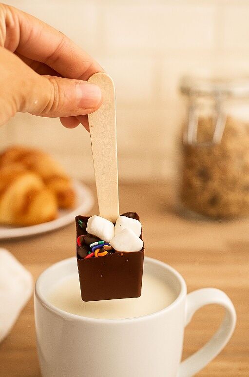 Cucchiaio di cioccolata calda con zucchero di canna e marshmallow 🍫