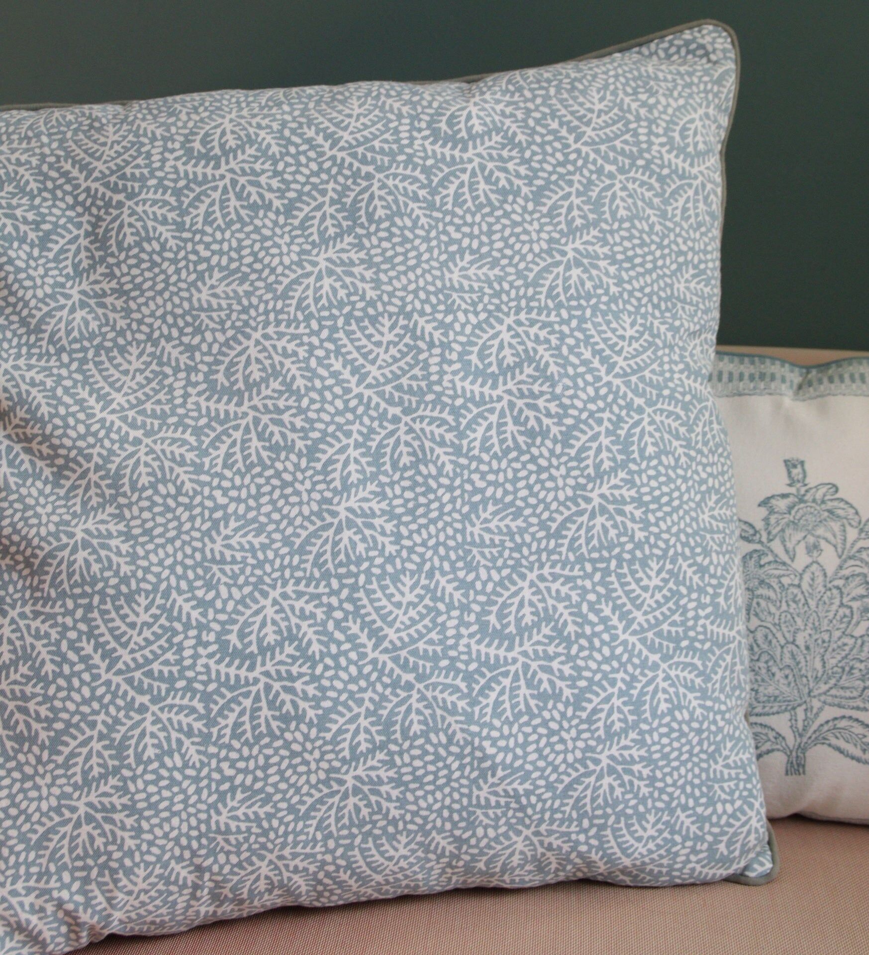 Handbedrucktes Kissen | Florales Mineral