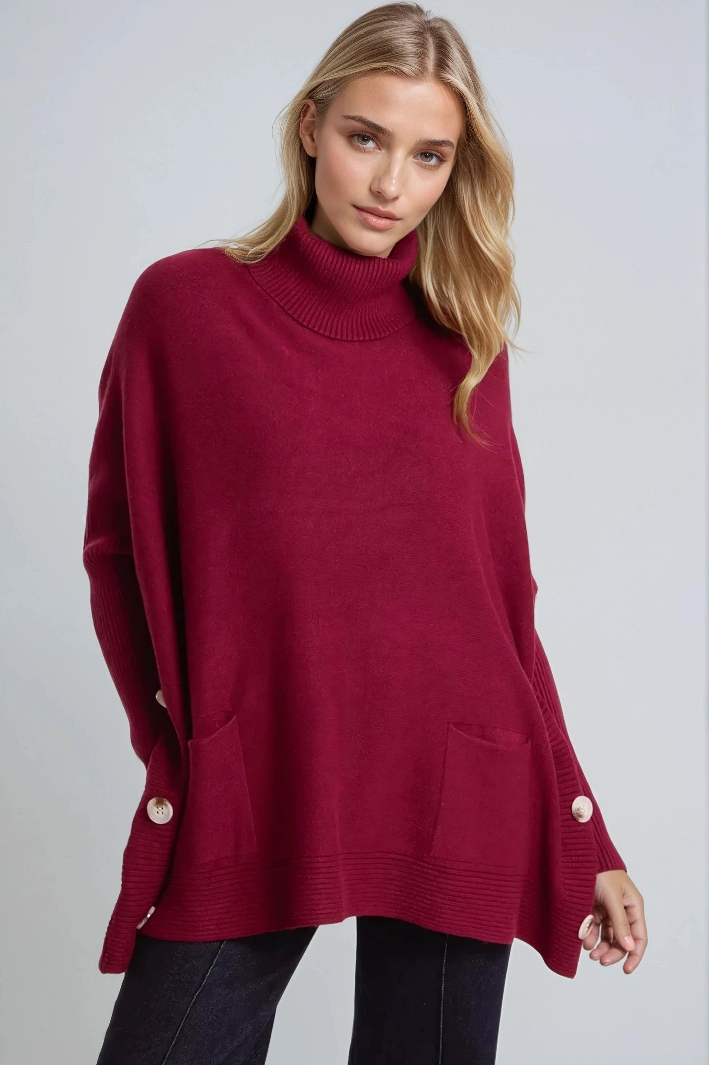 Poncho con collo alto bordeaux e bottoni laterali