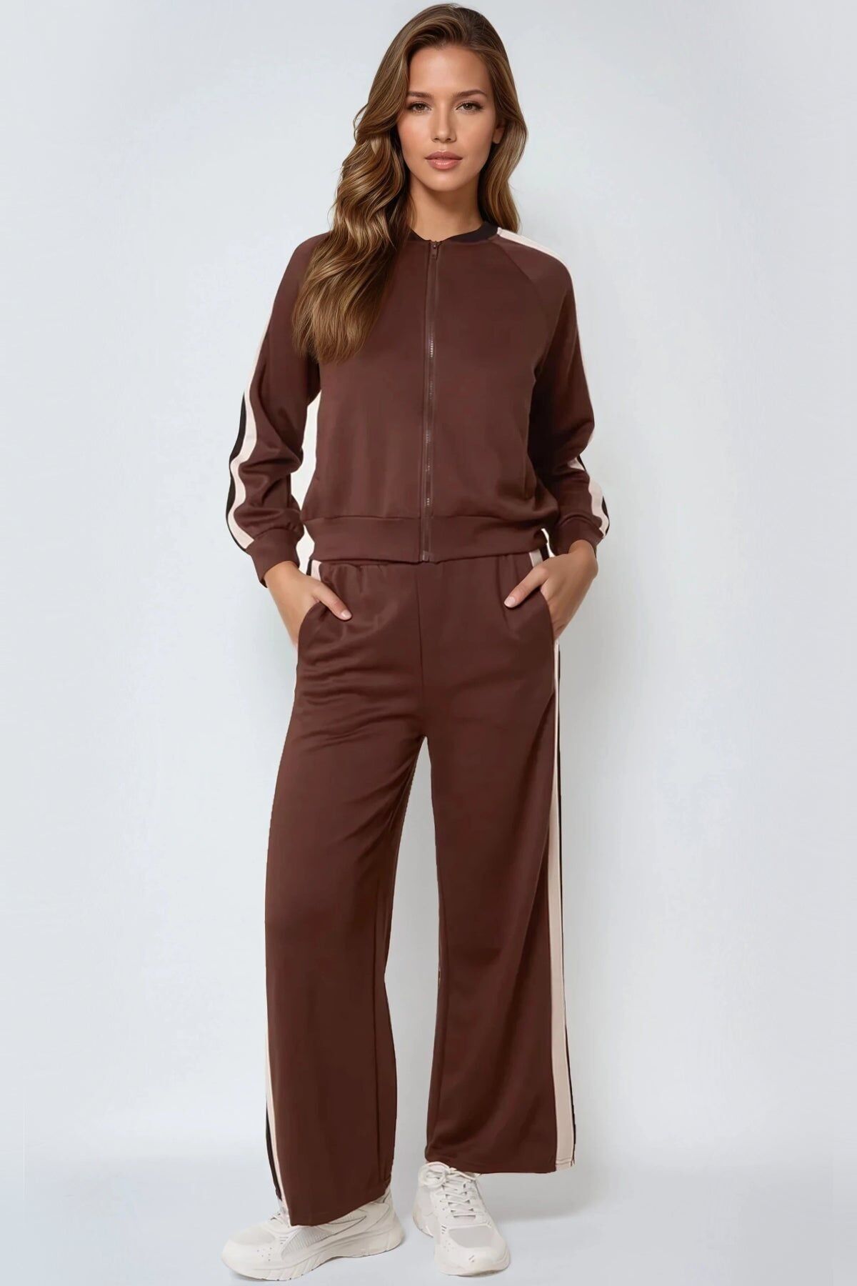 Completo giacca bomber e jogger a righe marroni