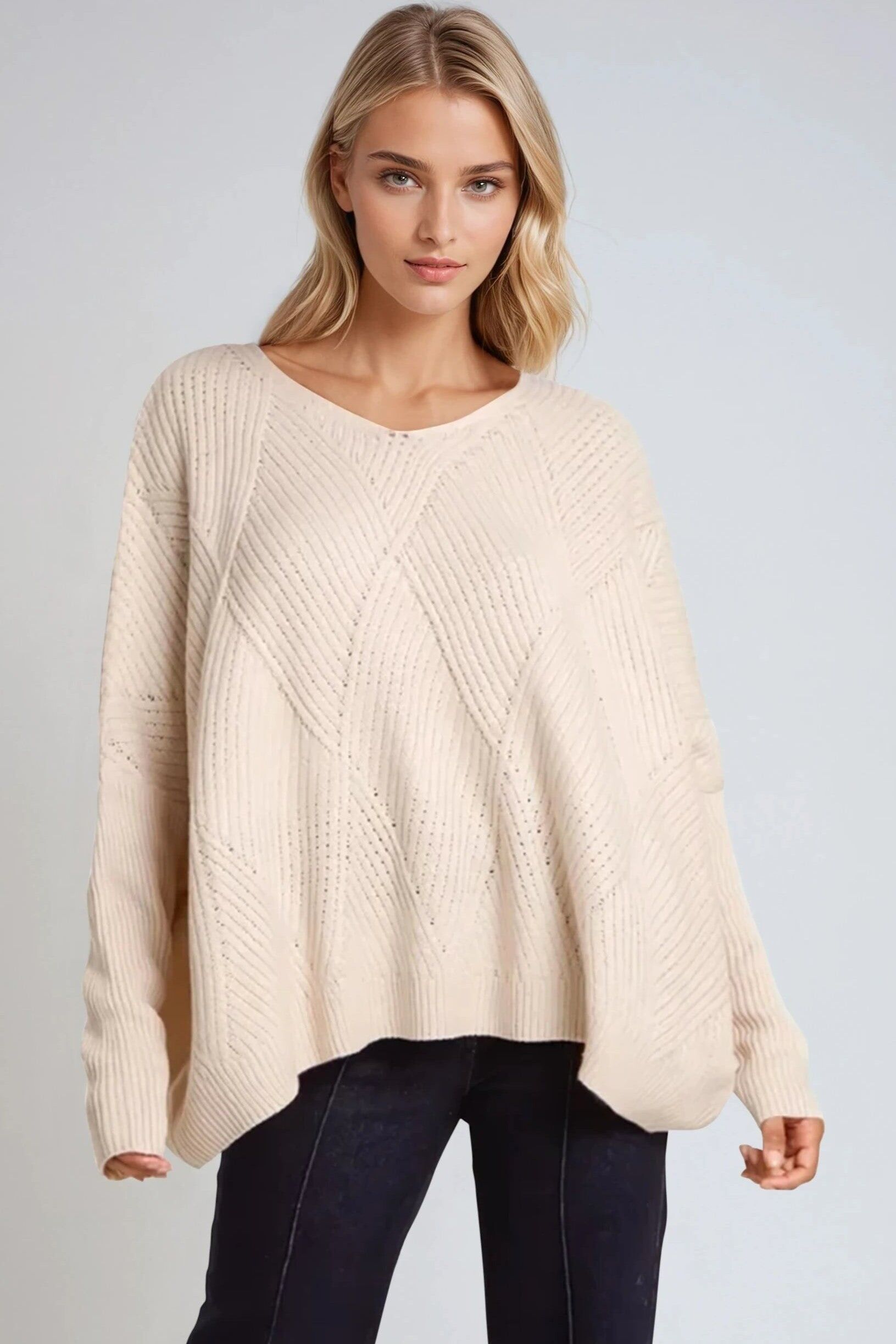 Pull beige à col V en maille diamant