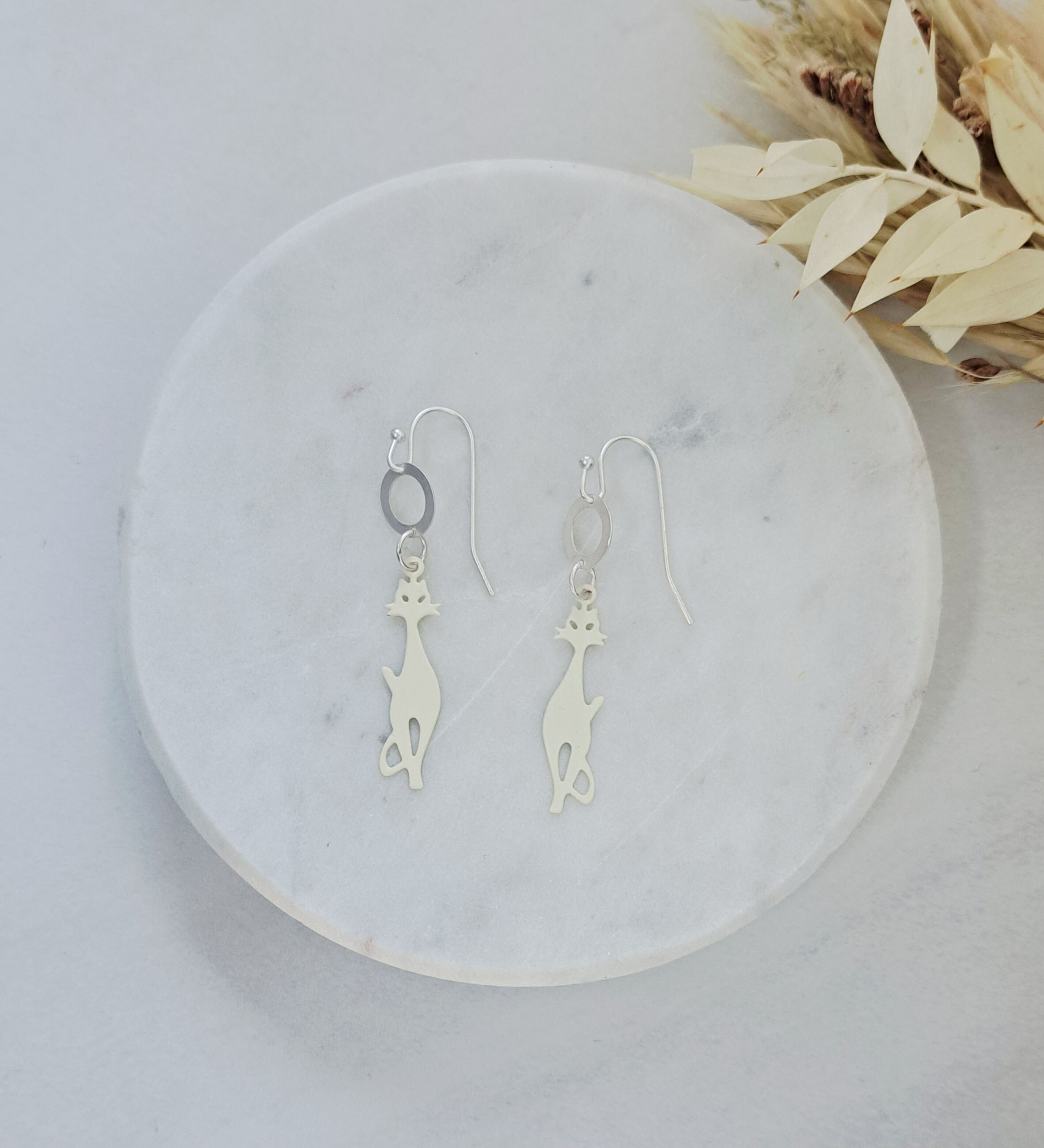 Orecchini - Silhouette di gatto - avorio/oro opaco