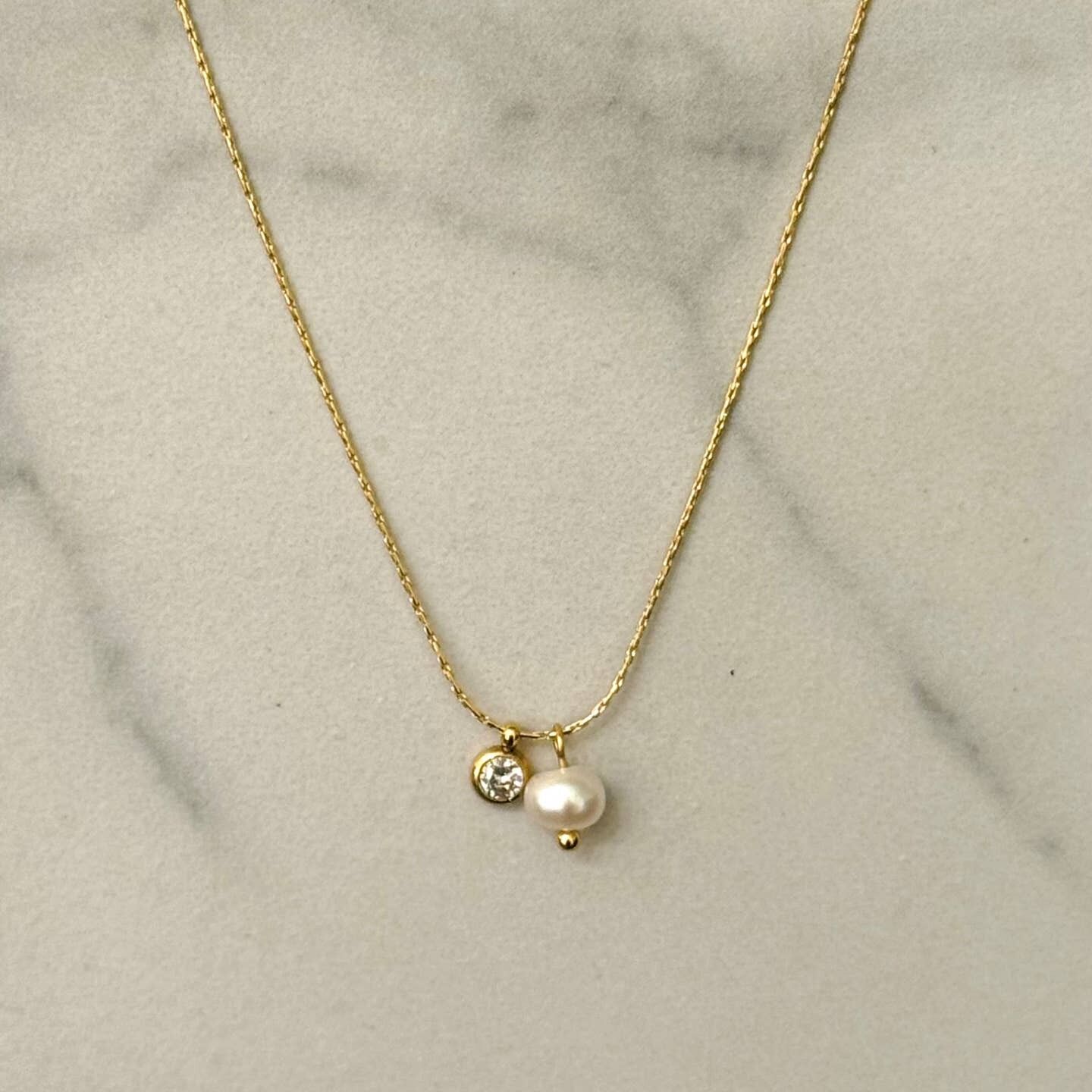 Collana Nilla Minimal Bohem con perle e zirconi bianchi