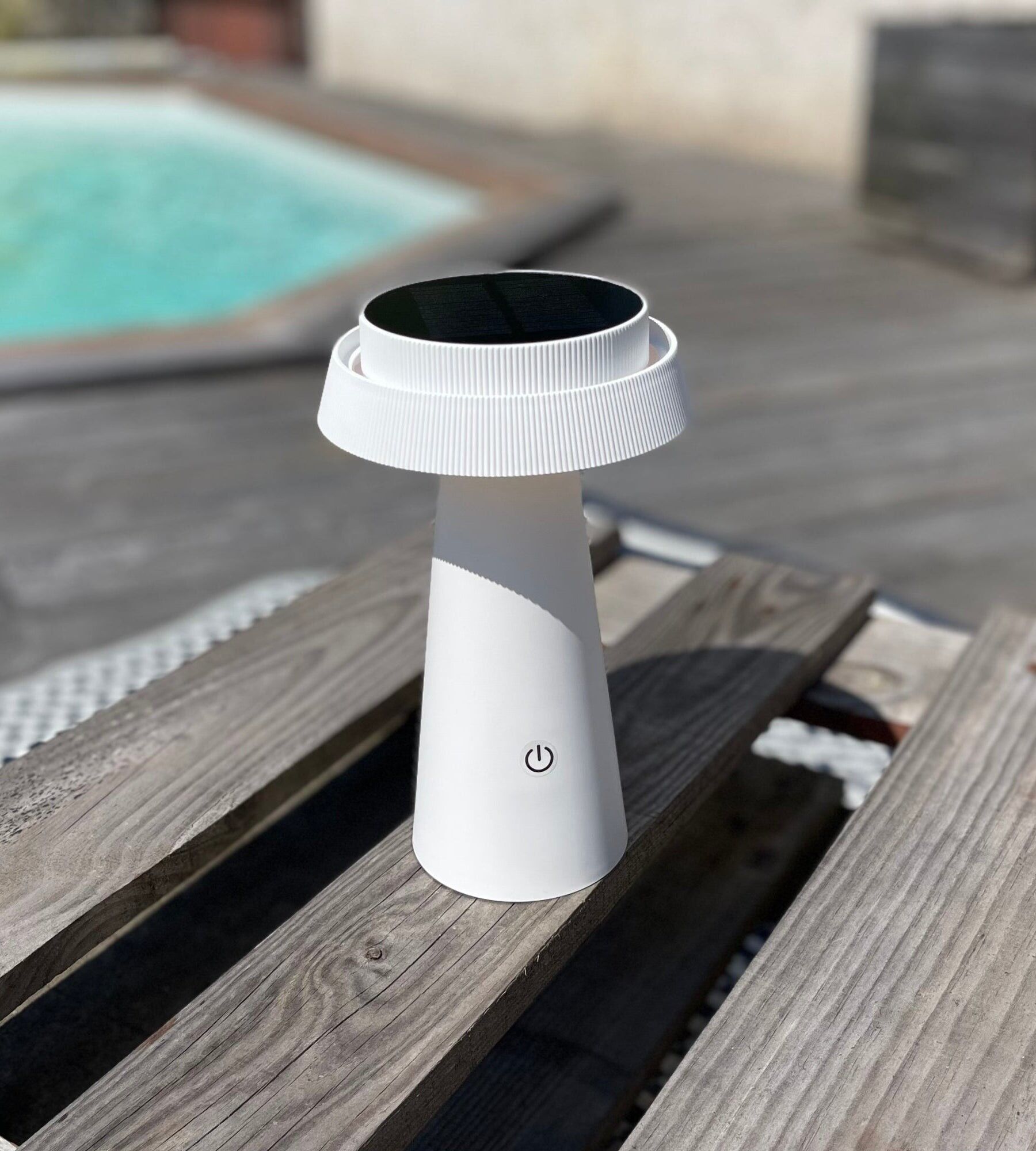 ROSA Solar LED Table Lamp - White