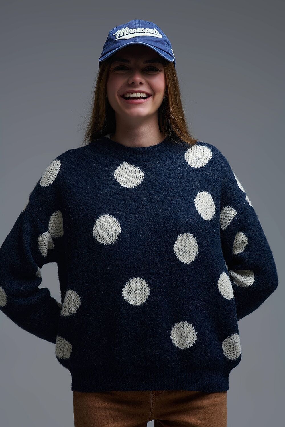 Maglione girocollo blu navy con pois color crema