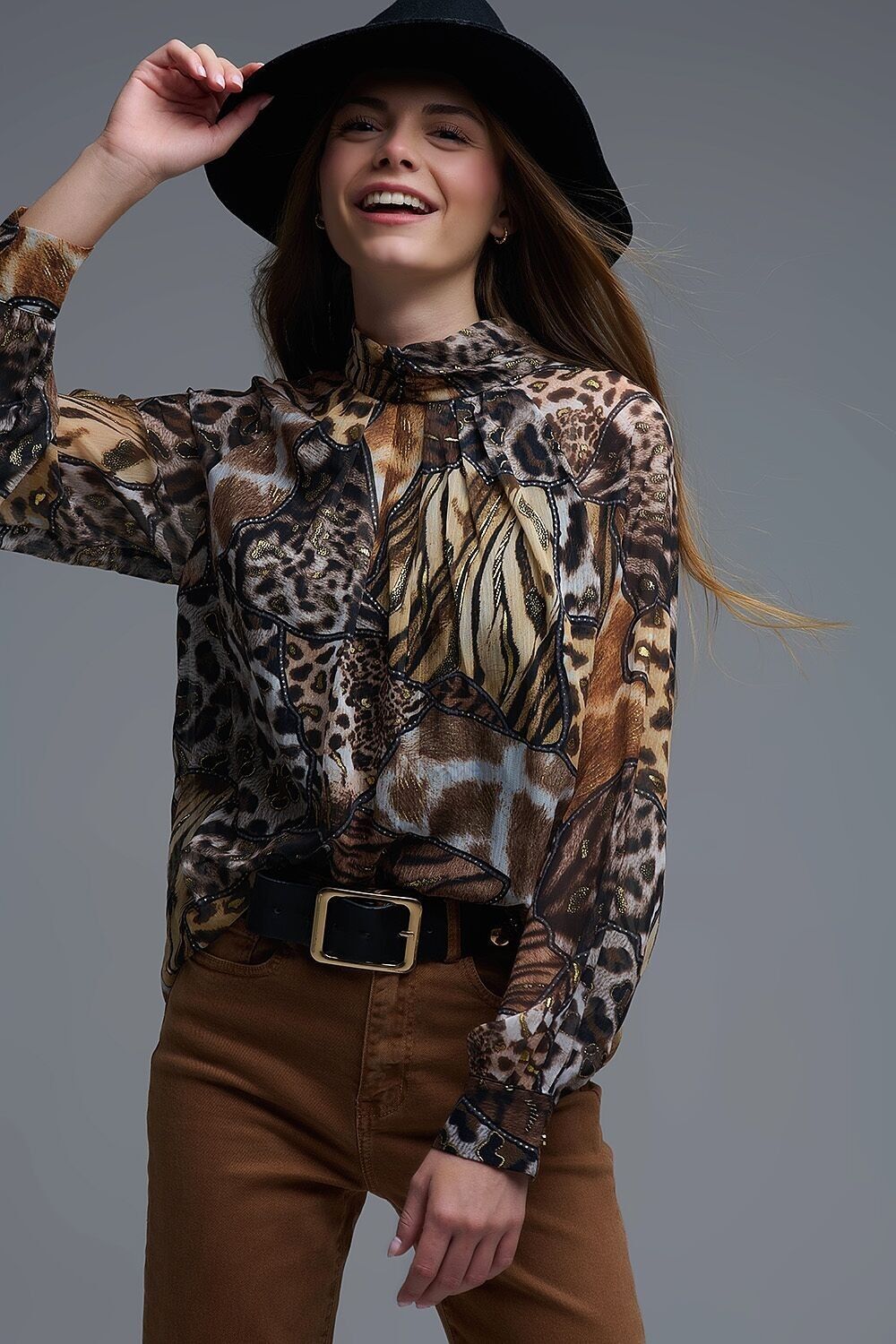 camicia in chiffon con stampa animalier e dettagli dorati