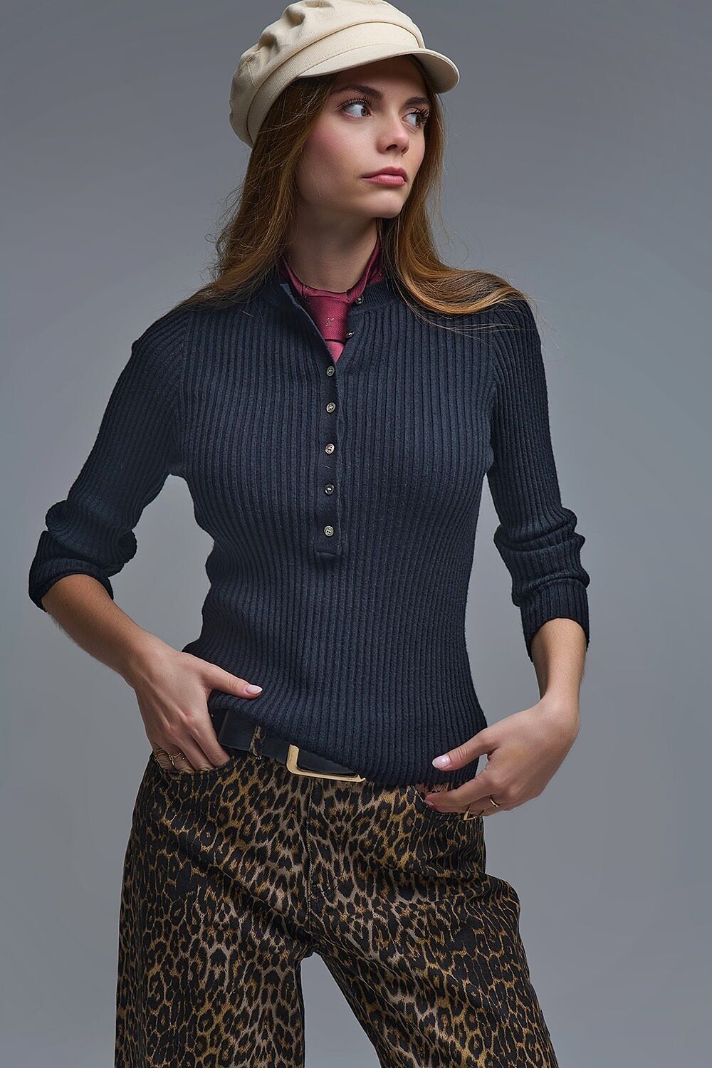 Maglione a coste a maniche lunghe Henley in nero