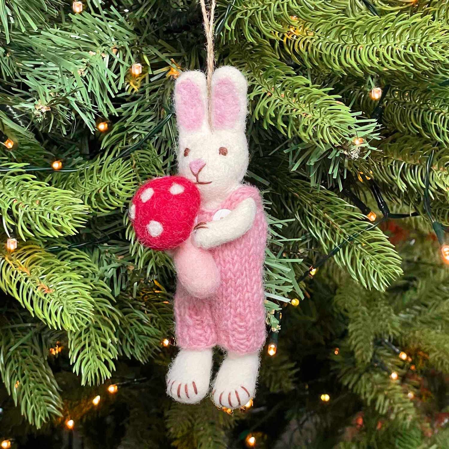 Lapin en feutrine avec champignon, décoration à suspendre