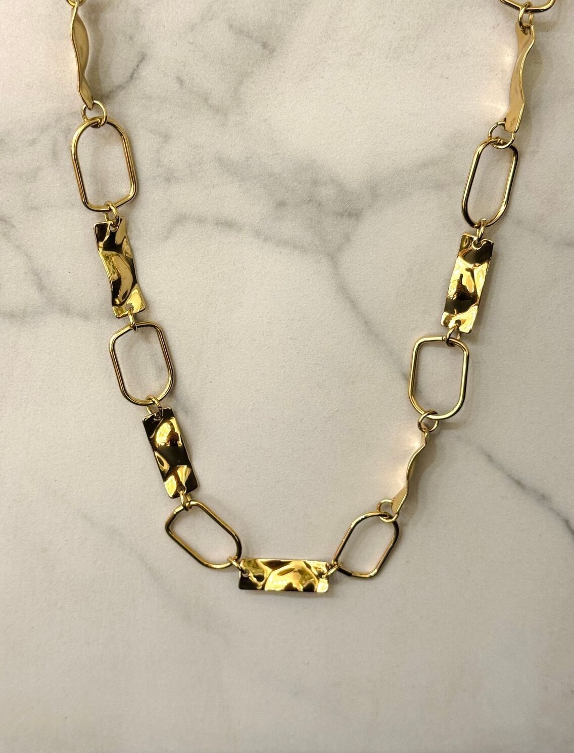 Collana lunga di forma rettangolare