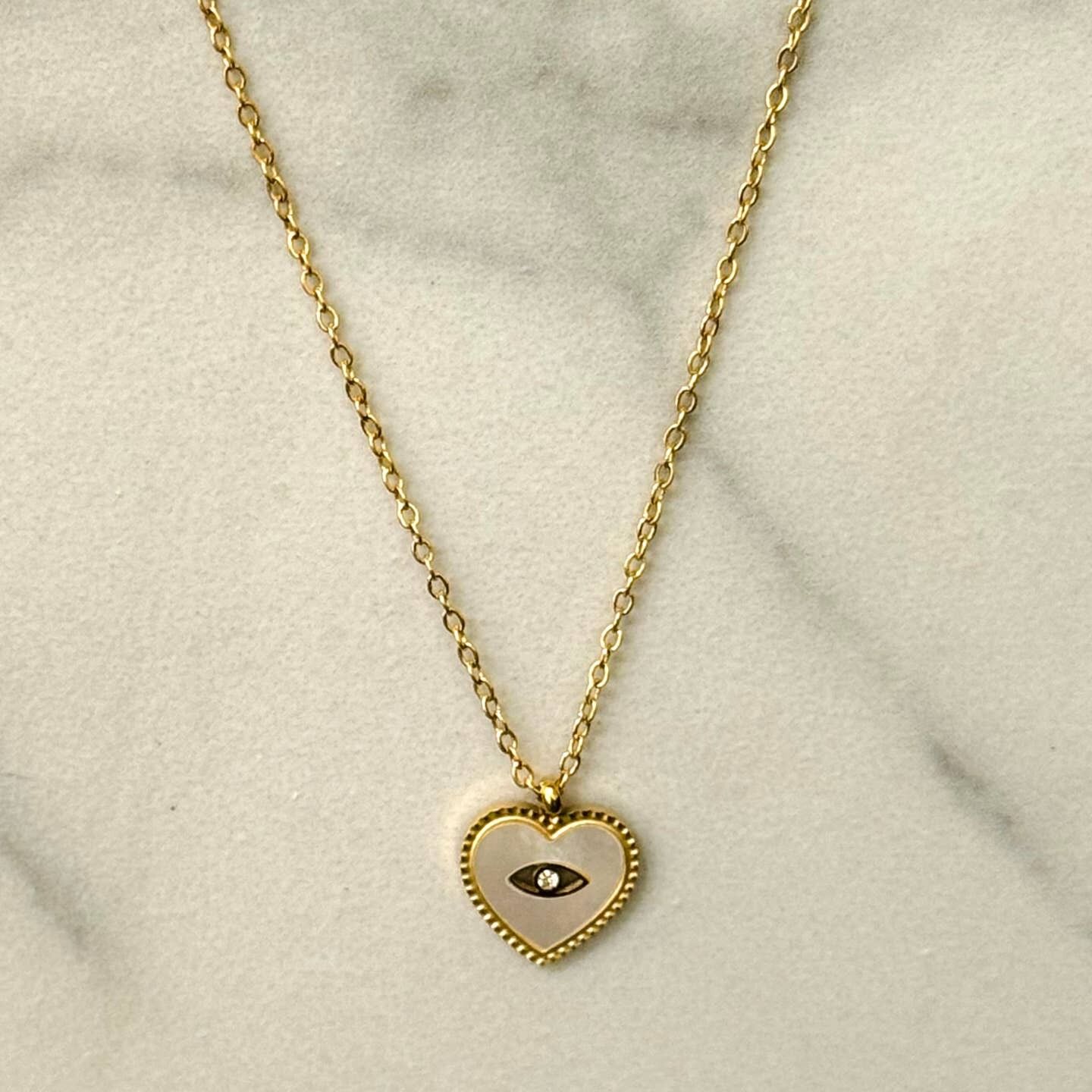 Collana a forma di cuore minimale con occhio