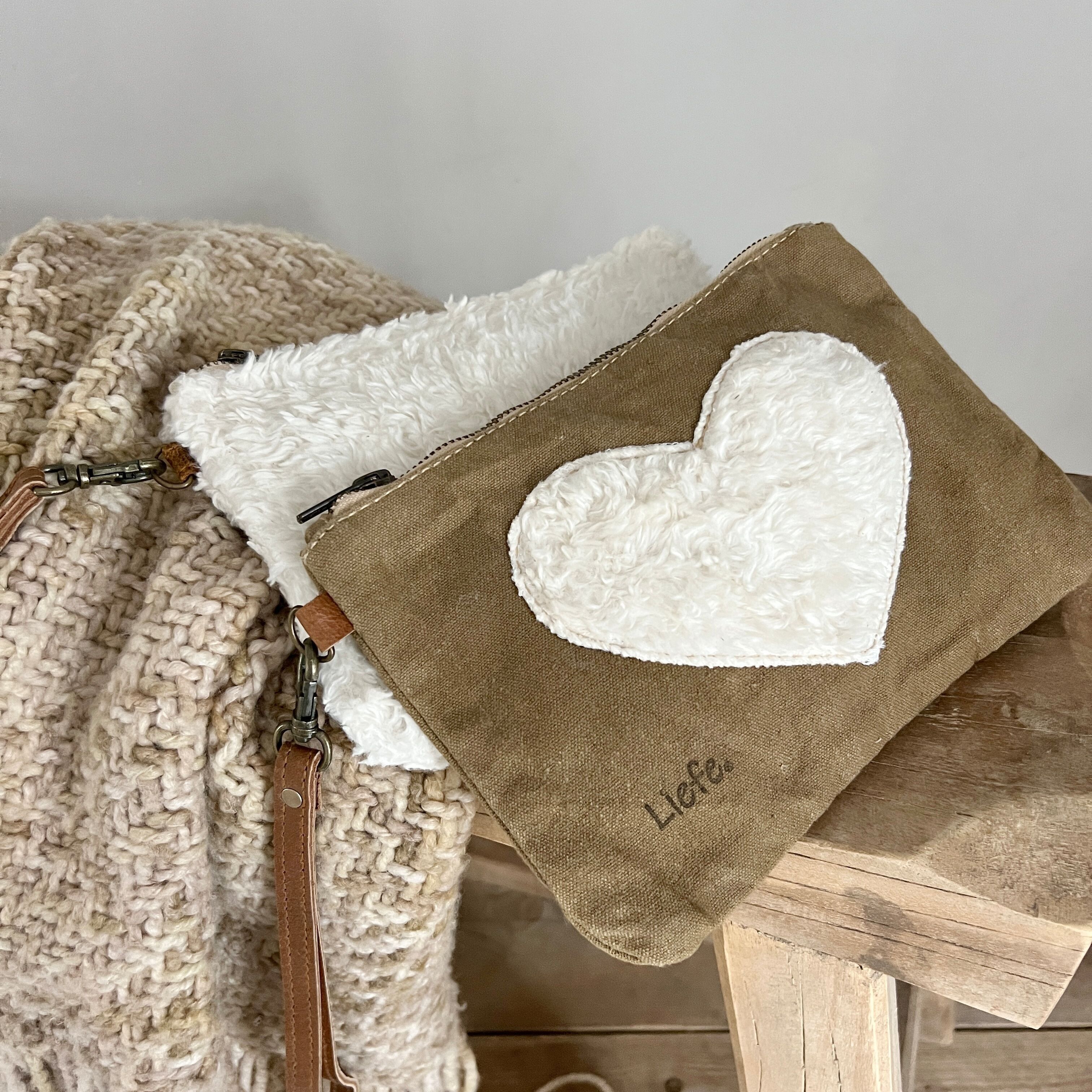 Clutch Teddyherz (Vintage-Canvas, dunkel) NEU