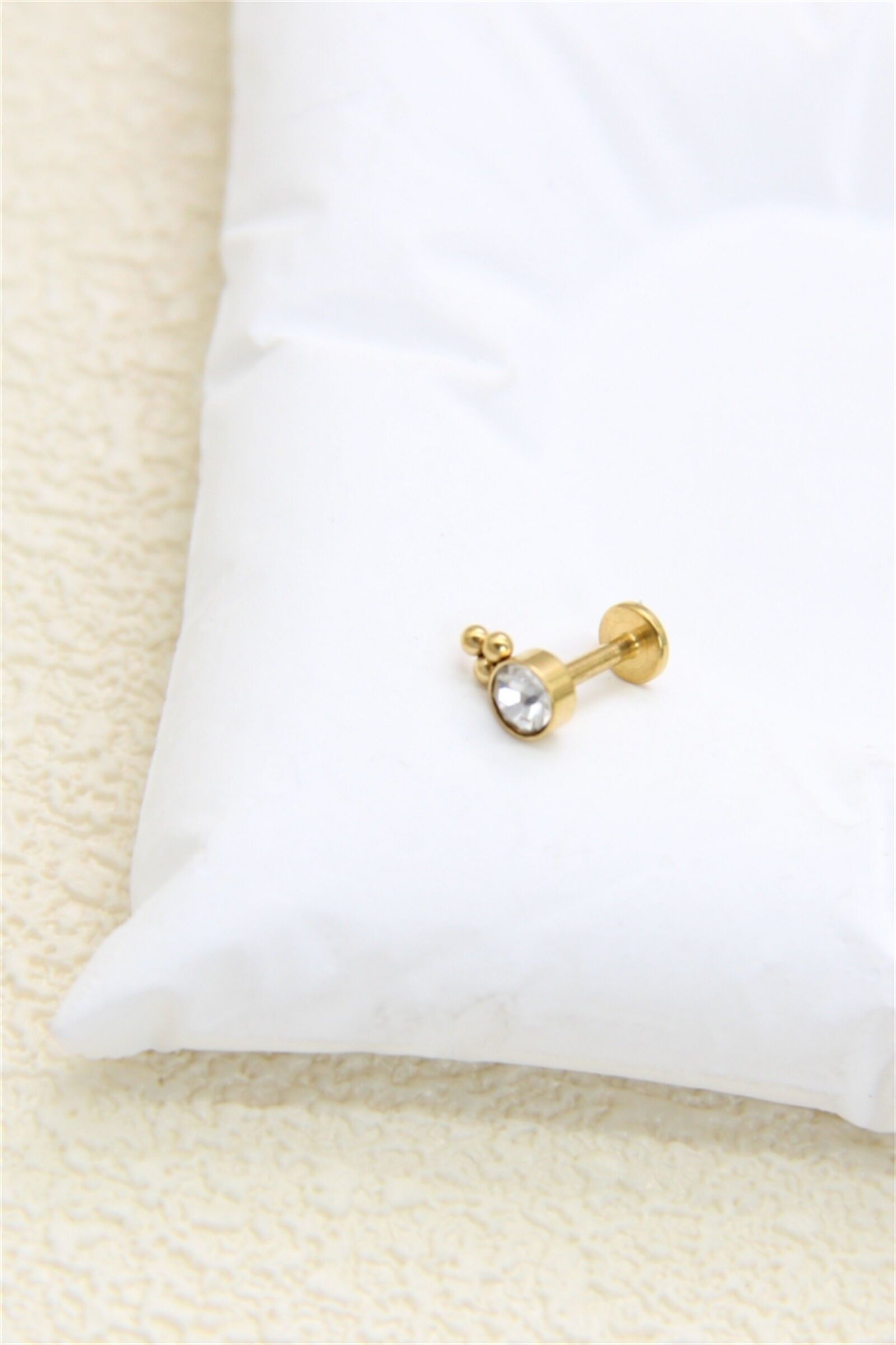 Gold-plated stainless steel labret piercing with rhinestones – Ear, lip or cartilage piercing
