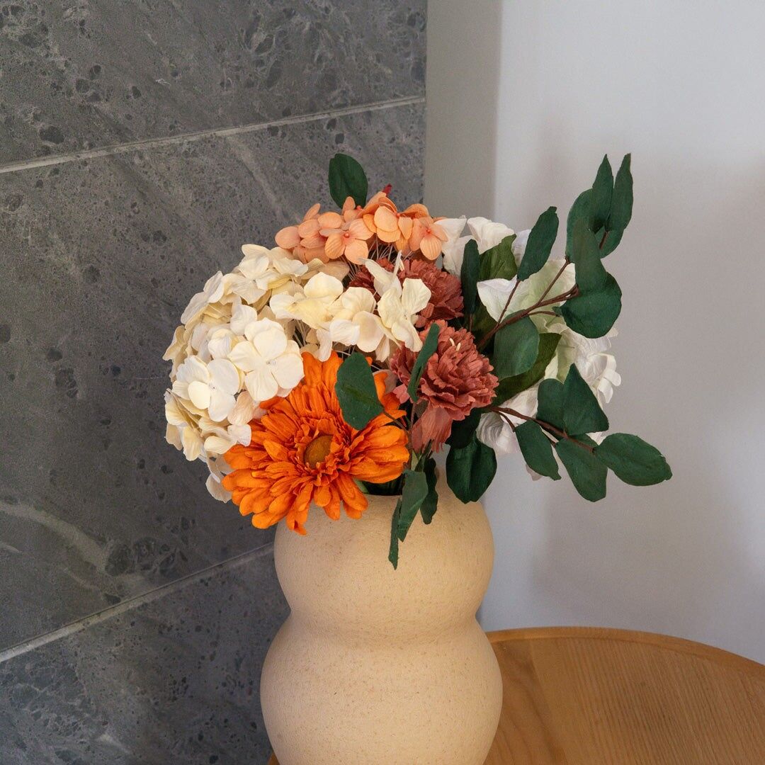 Leichter Papierblumenstrauß