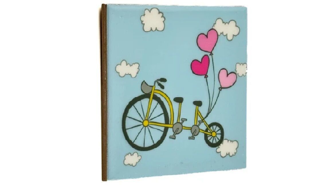 Tile, recién casados, bicicleta