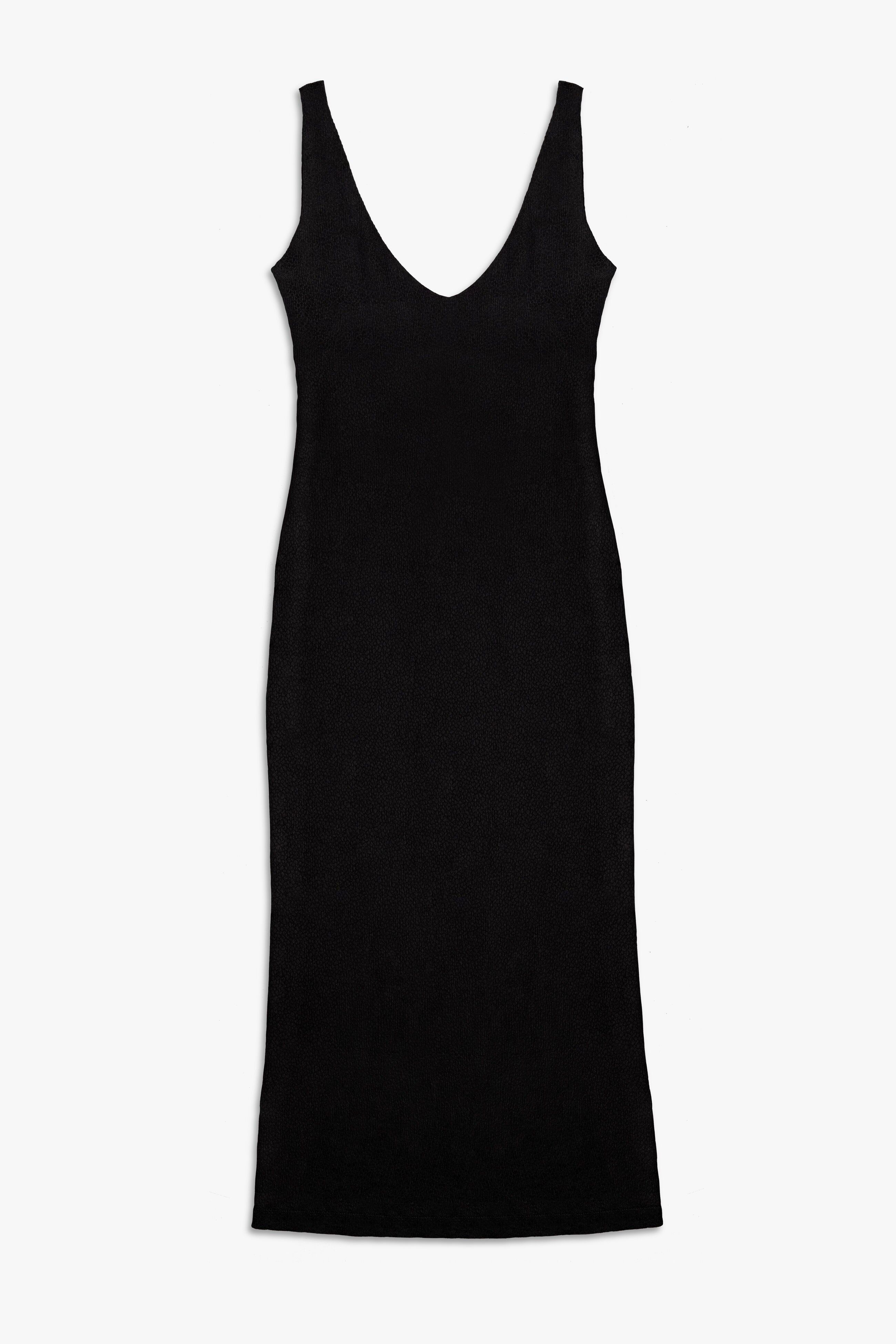 Robe longue à col en V et dos nu